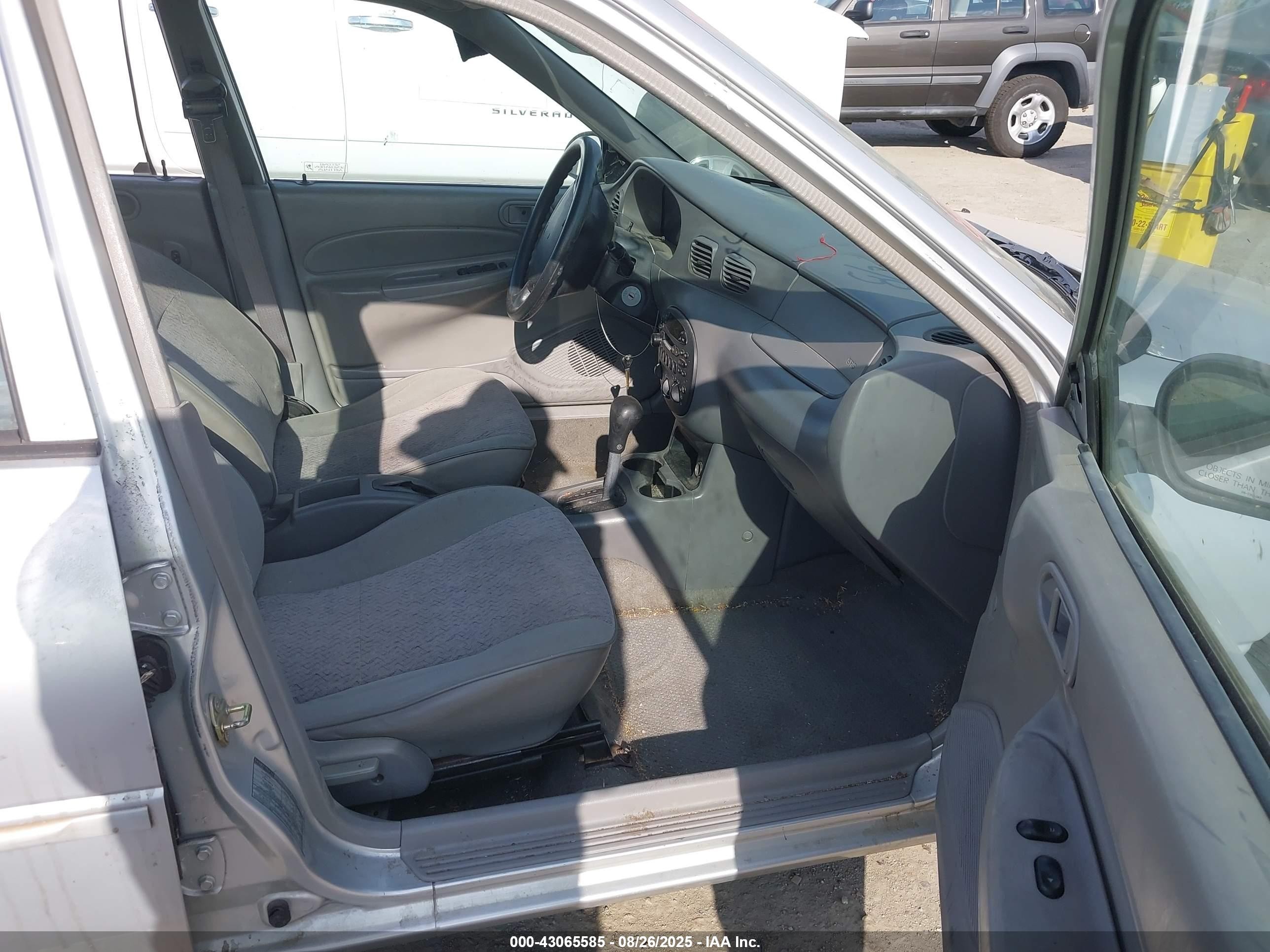 1998 Ford Escort Se Silver vin: 3FAFP15P4WR252737