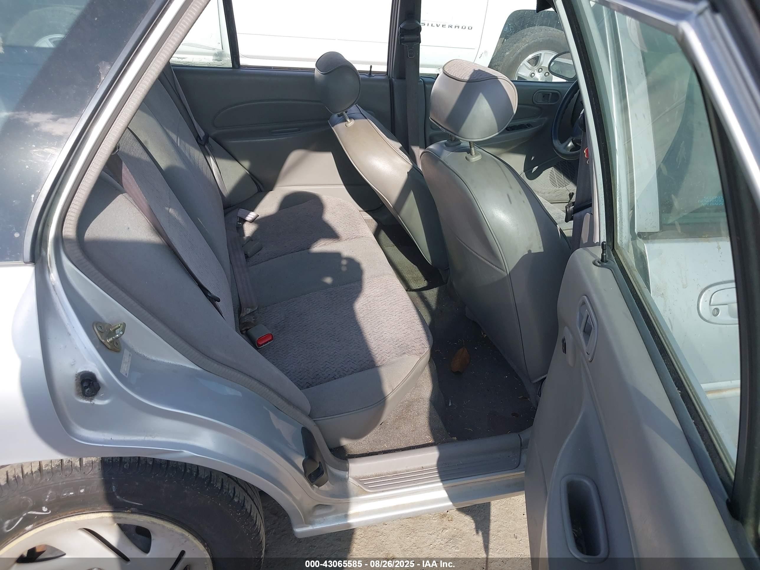1998 Ford Escort Se Silver vin: 3FAFP15P4WR252737