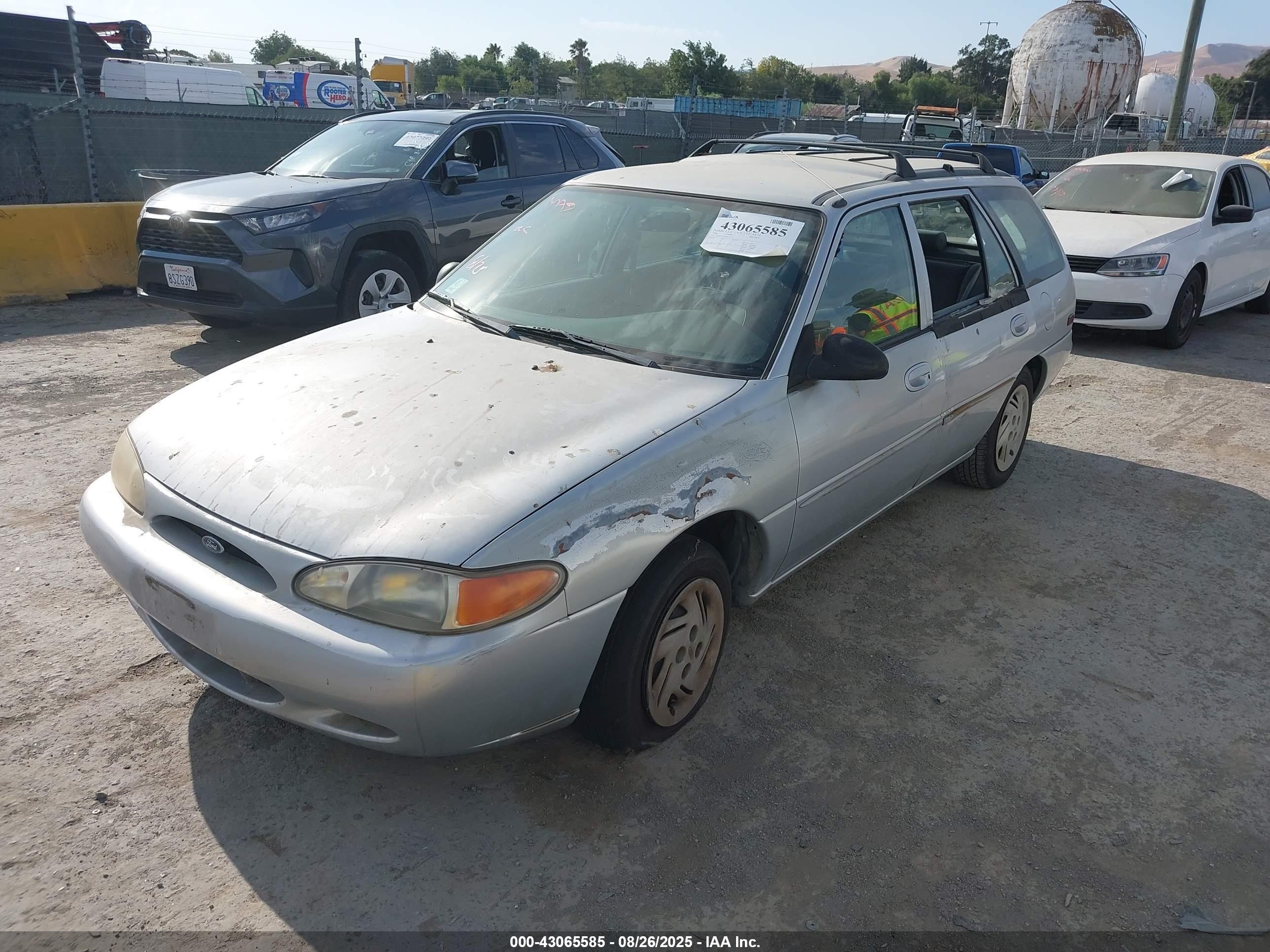 1998 Ford Escort Se Silver vin: 3FAFP15P4WR252737
