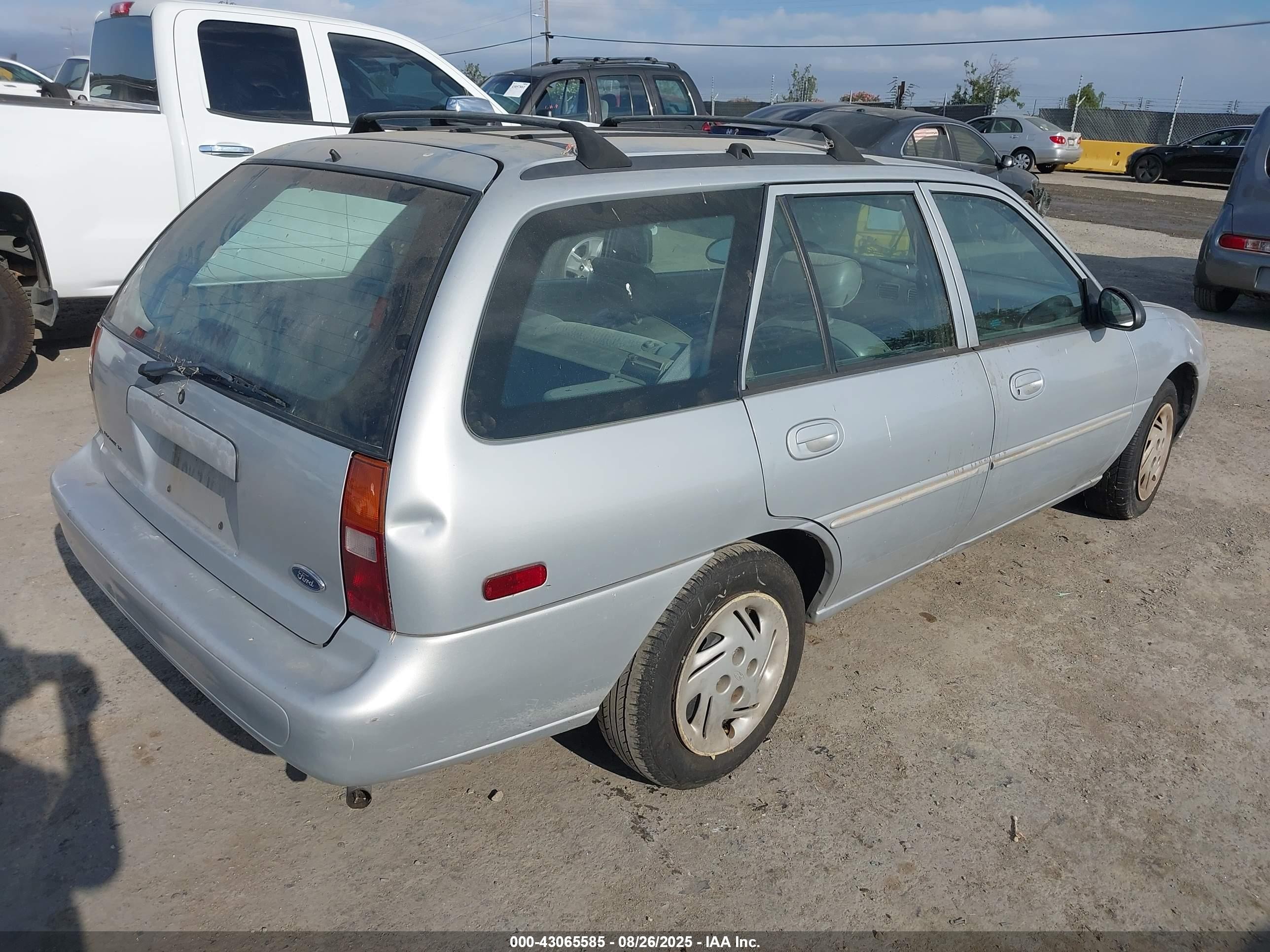 1998 Ford Escort Se Silver vin: 3FAFP15P4WR252737