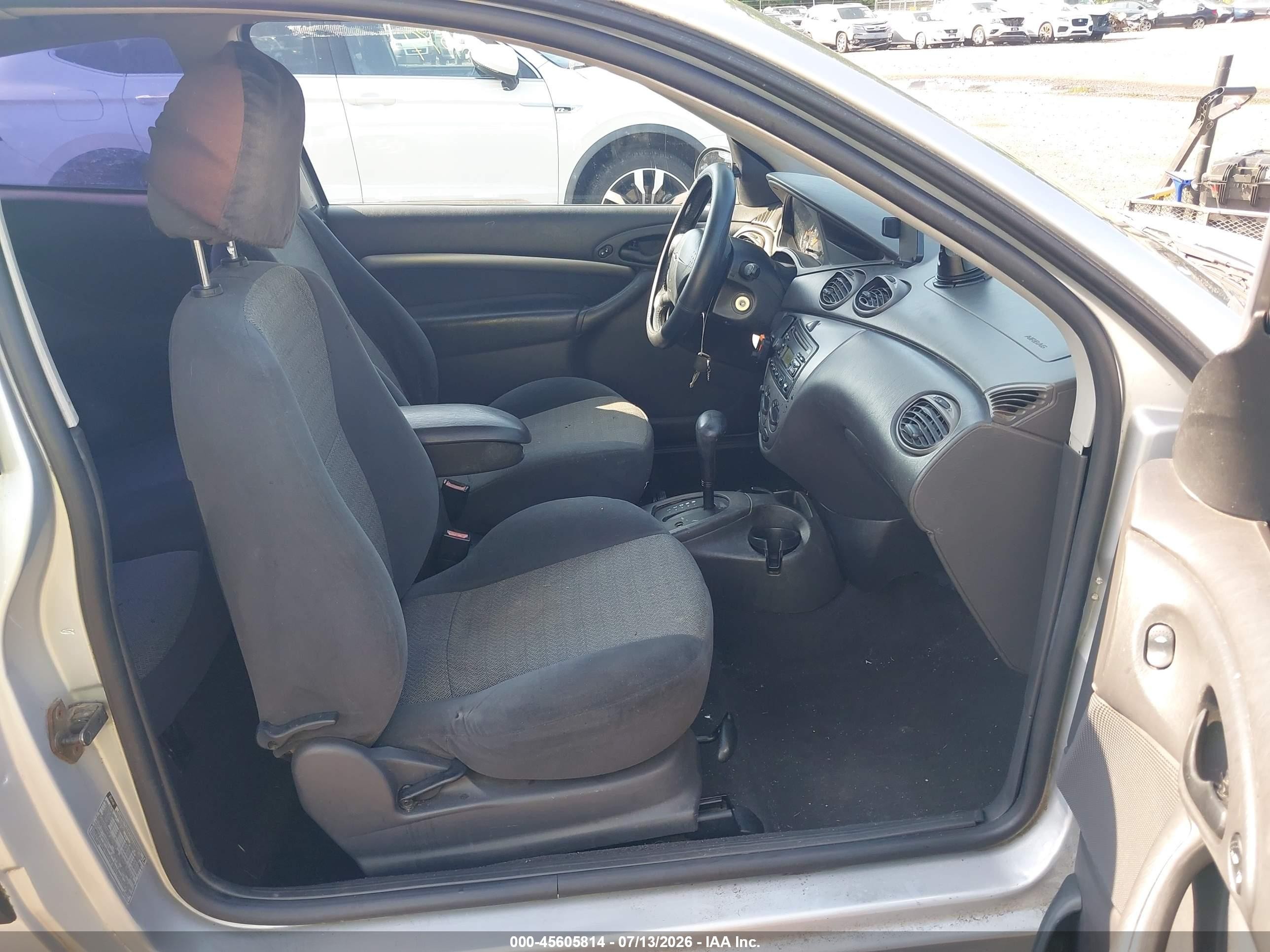 2001 Ford Focus Zx3 Silver vin: 3FAFP31301R243640