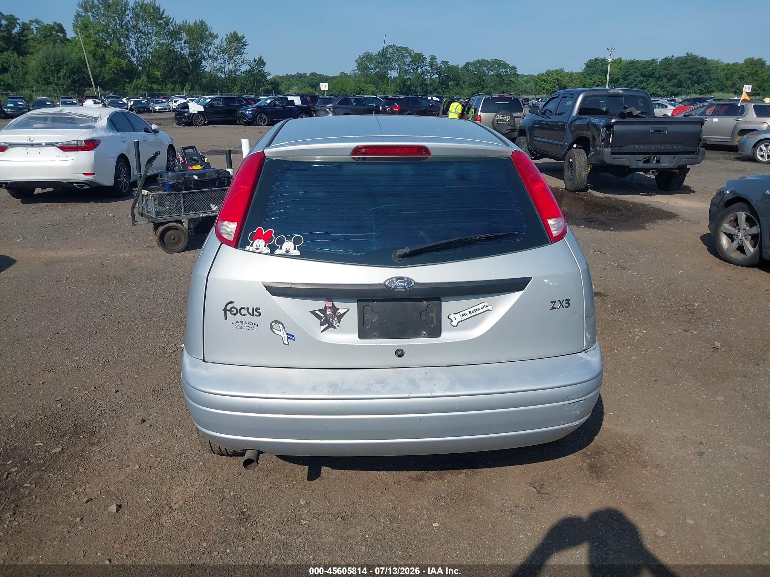 2001 Ford Focus Zx3 Silver vin: 3FAFP31301R243640