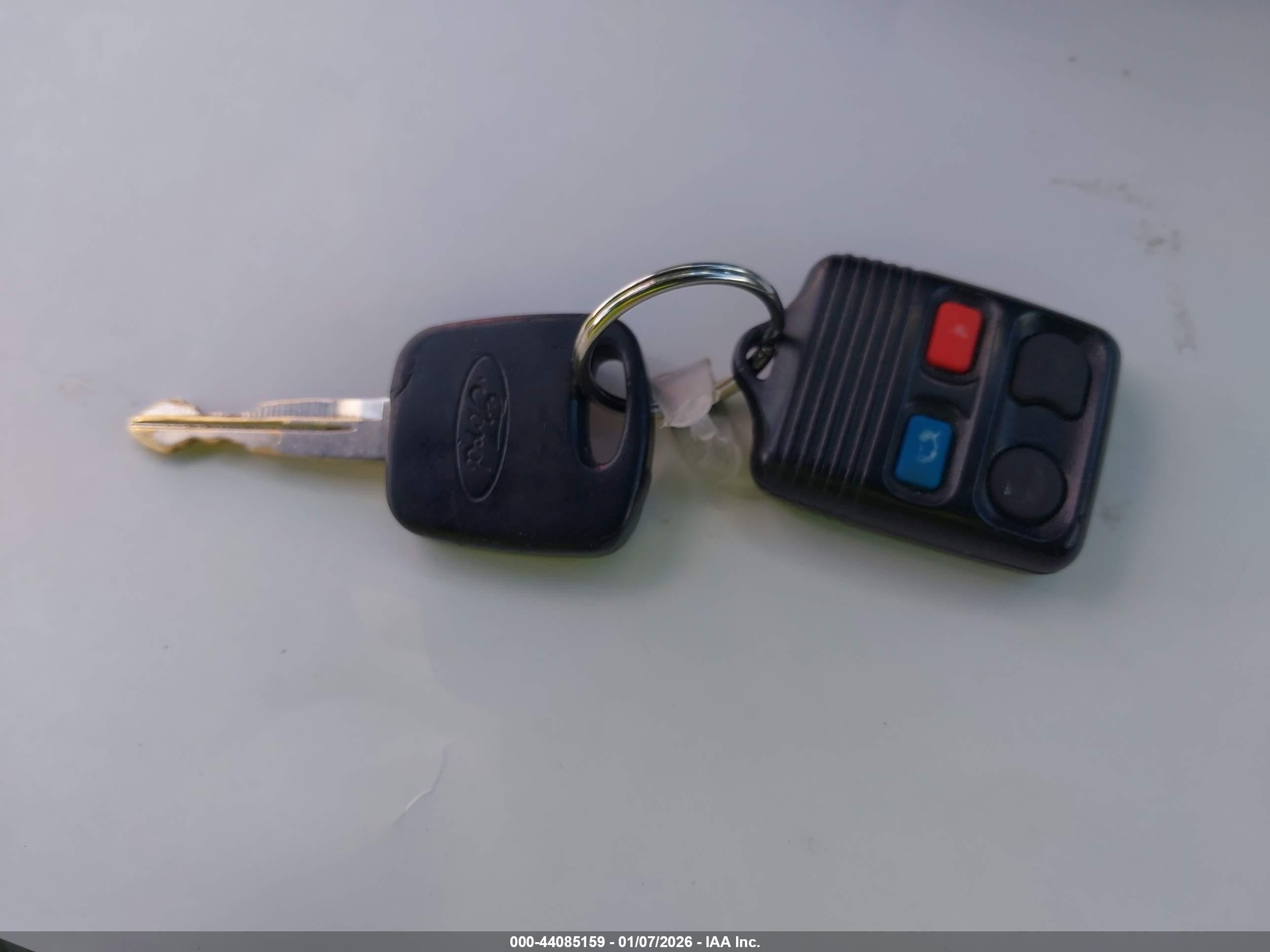2000 Ford Focus Zx3 Красный vin: 3FAFP3130YR203262