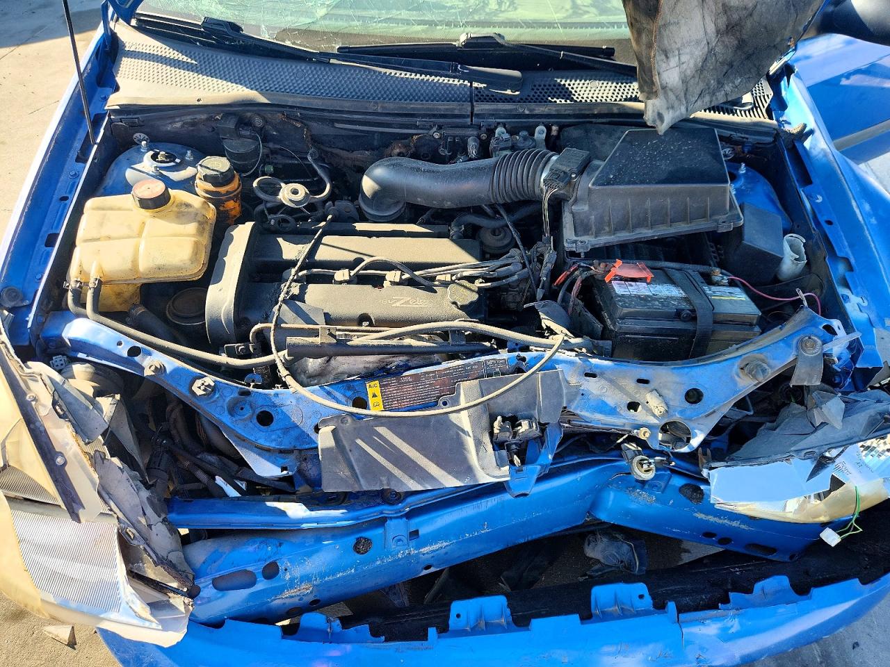 2000 Ford Focus Zx3 Blue vin: 3FAFP3132YR180910