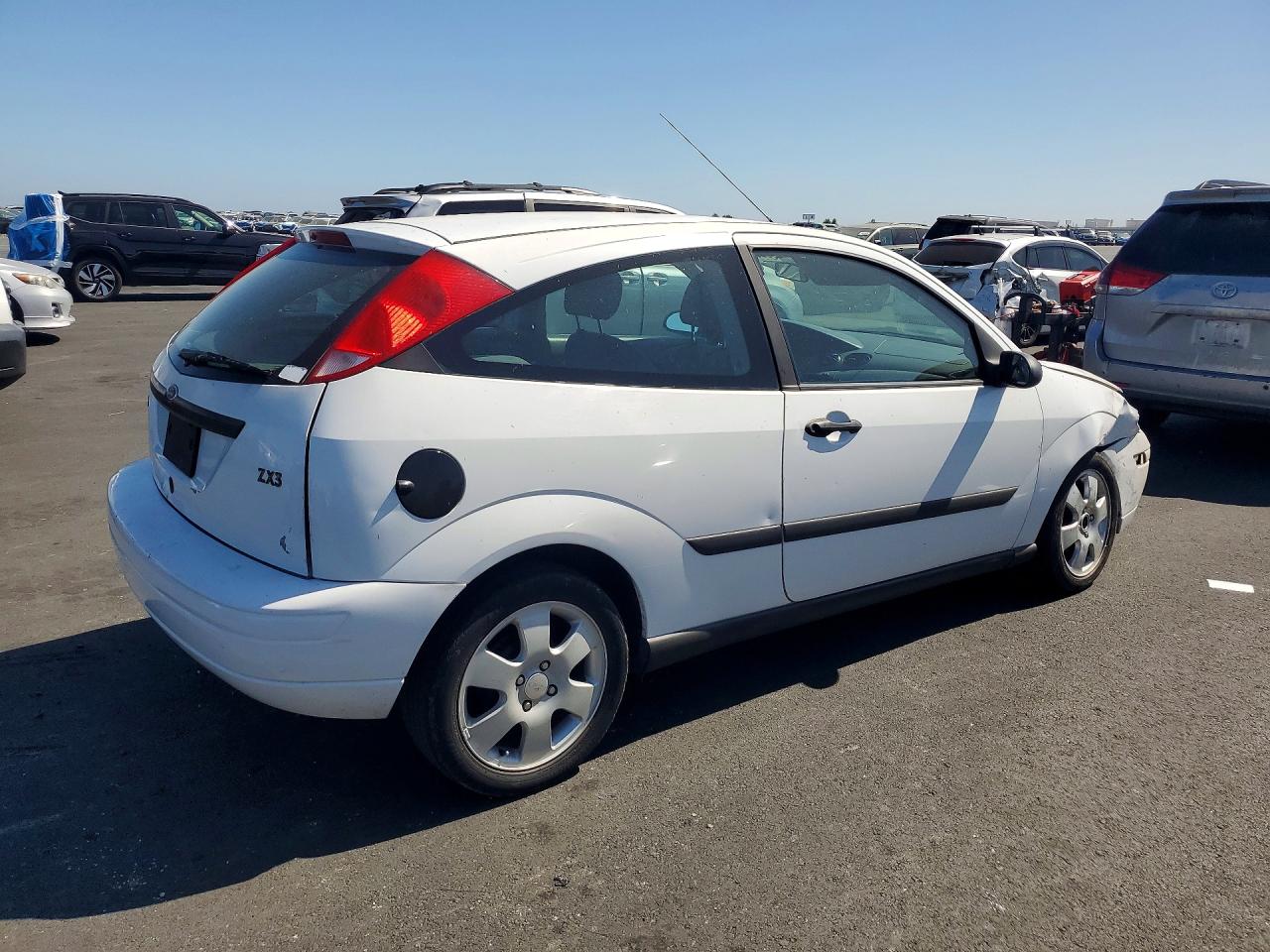 2001 Ford Focus Zx3 Белый vin: 3FAFP31331R117742