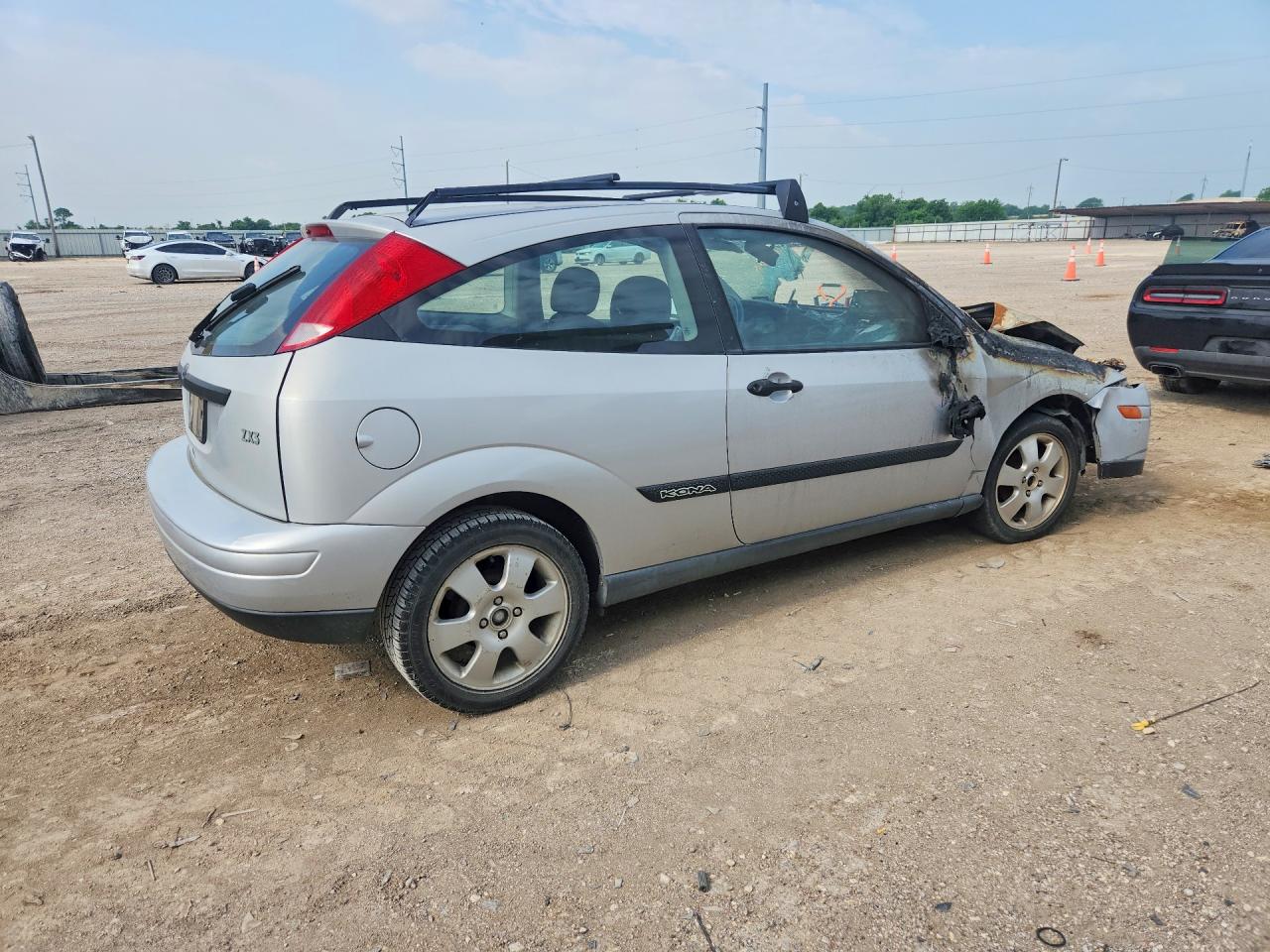 2000 Ford Focus Zx3 Silver vin: 3FAFP3136YR245502