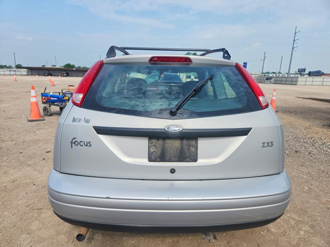 2000 Ford Focus Zx3 Silver vin: 3FAFP3136YR245502