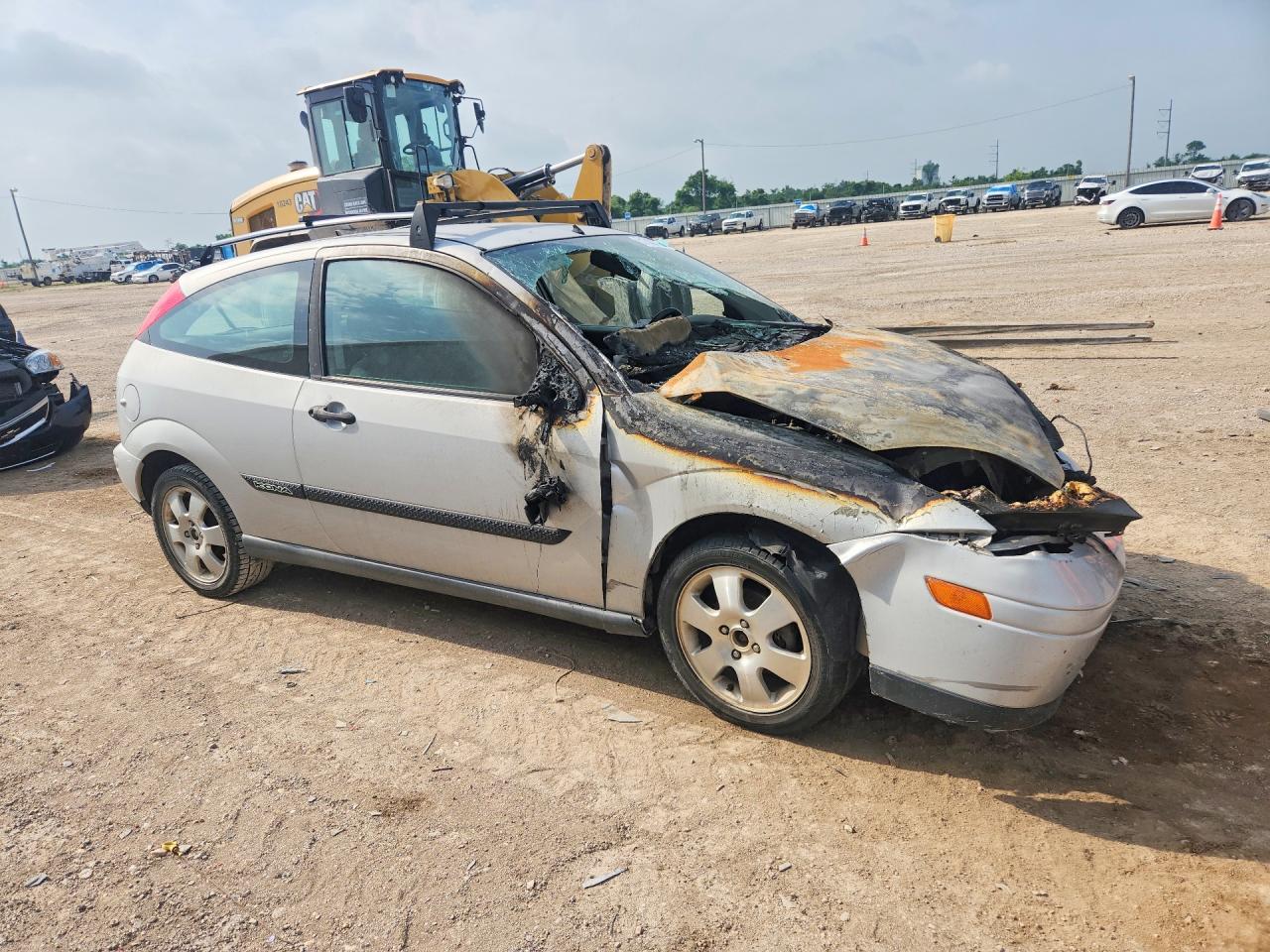 2000 Ford Focus Zx3 Silver vin: 3FAFP3136YR245502