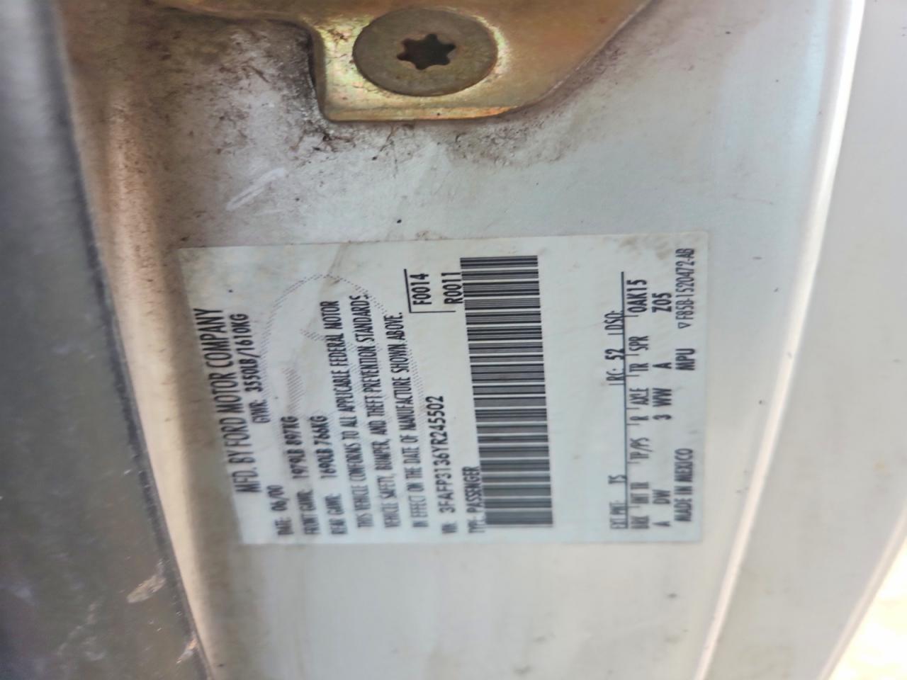 2000 Ford Focus Zx3 Silver vin: 3FAFP3136YR245502