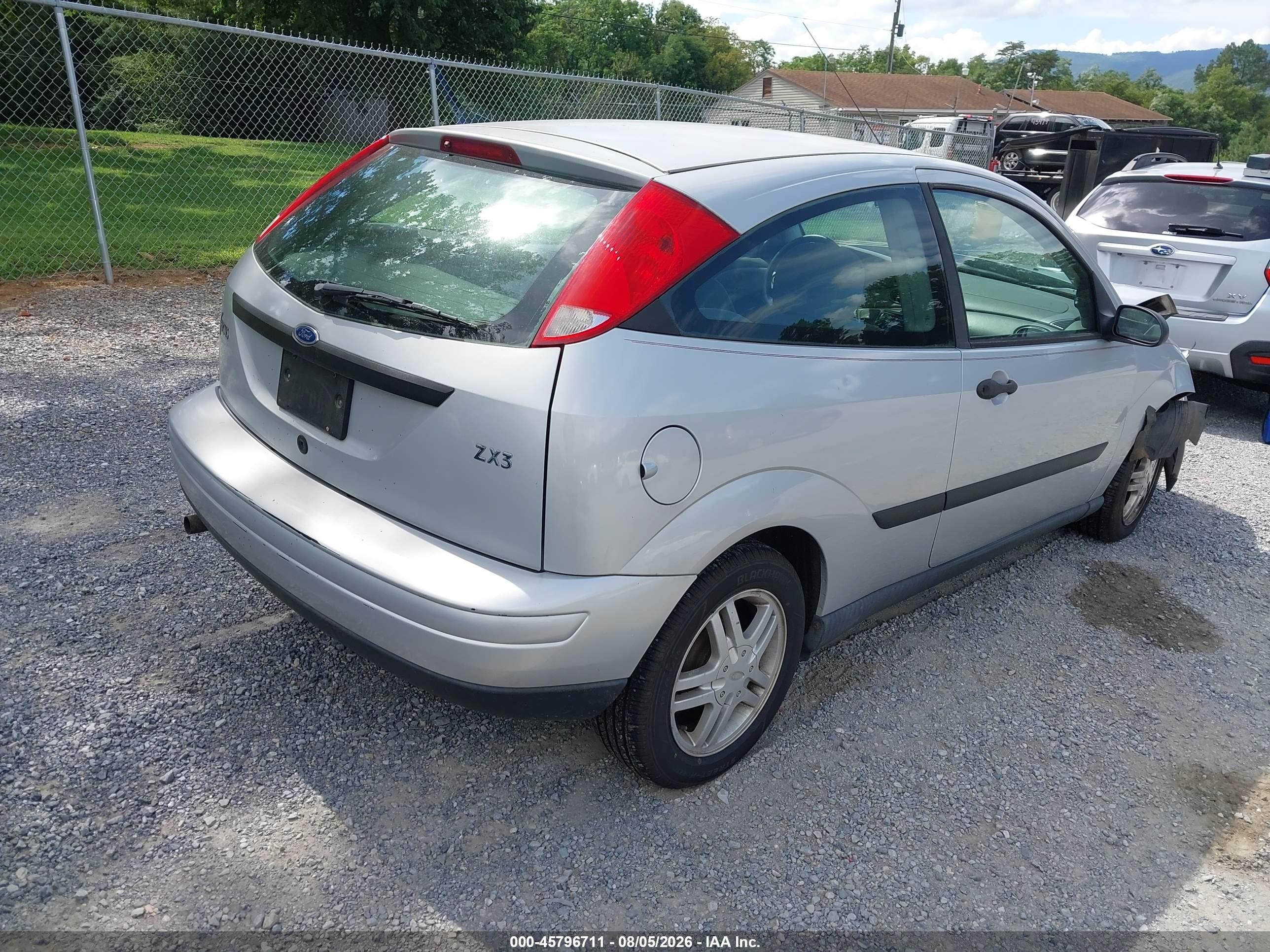 2000 Ford Focus Zx3 Silver vin: 3FAFP3139YR198630