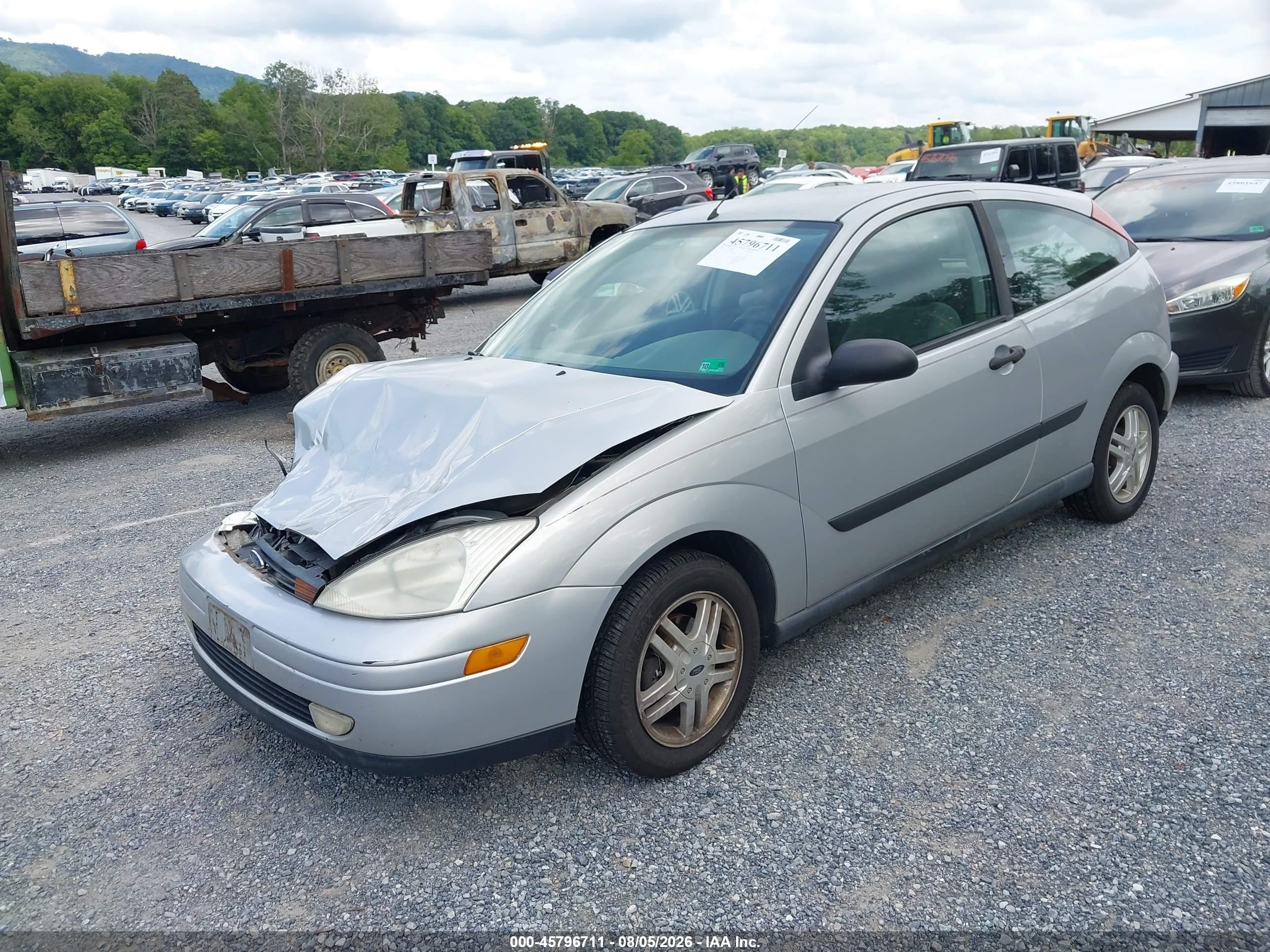 2000 Ford Focus Zx3 Silver vin: 3FAFP3139YR198630