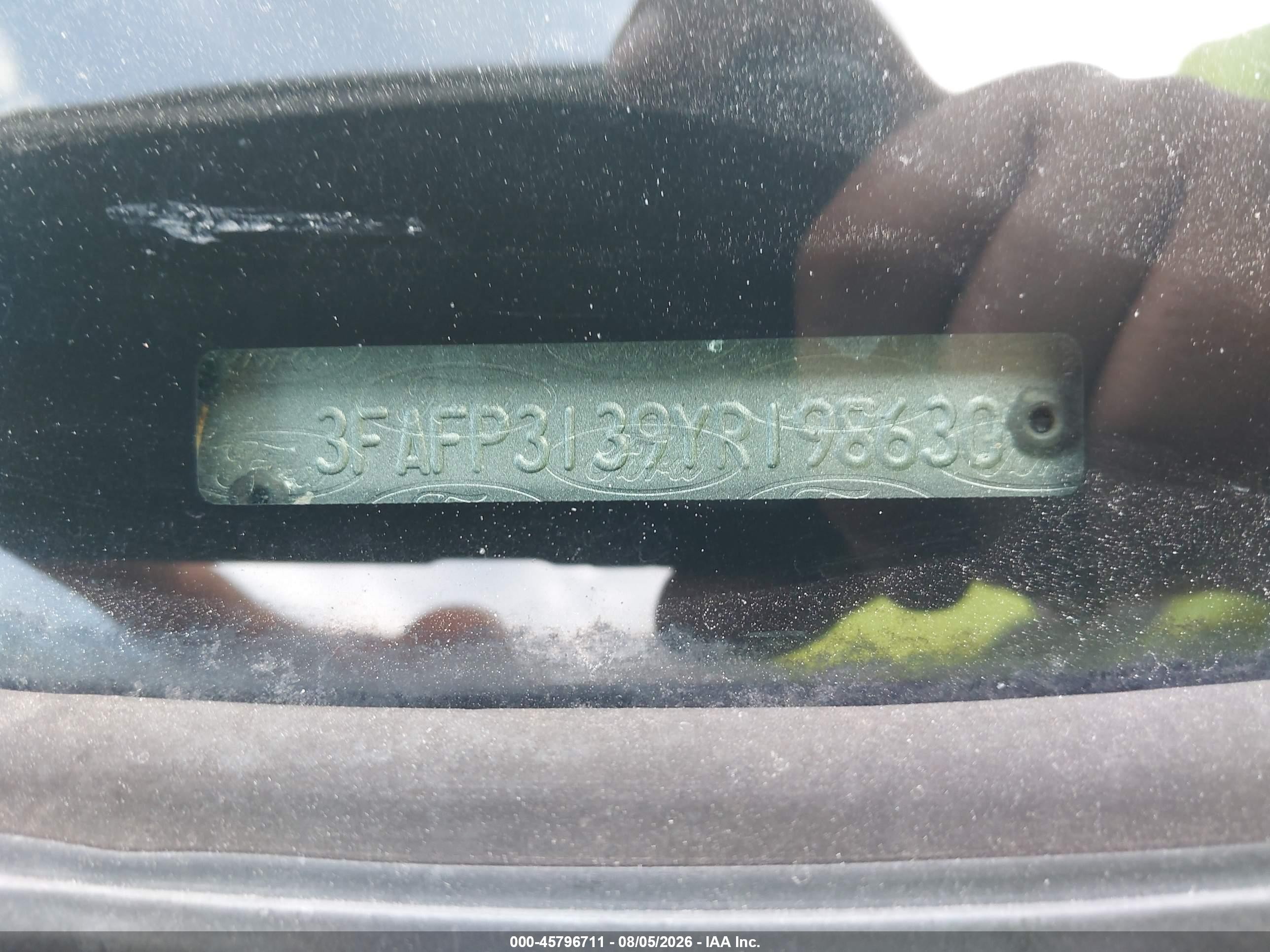 2000 Ford Focus Zx3 Silver vin: 3FAFP3139YR198630