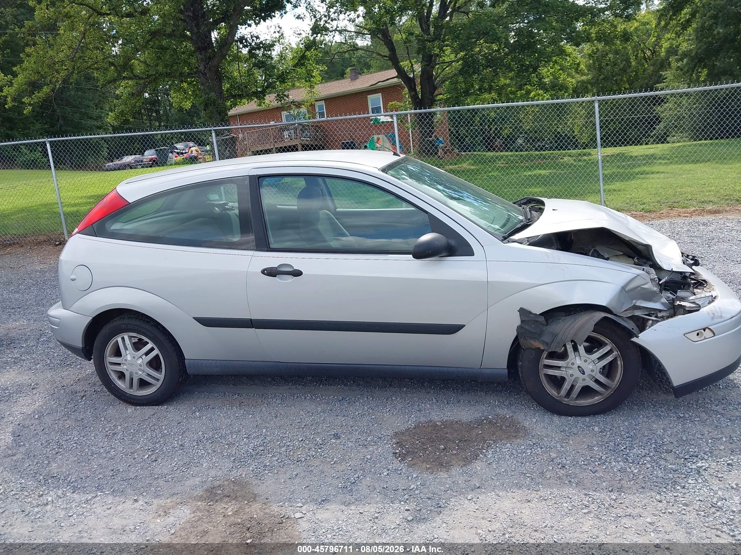 2000 Ford Focus Zx3 Silver vin: 3FAFP3139YR198630