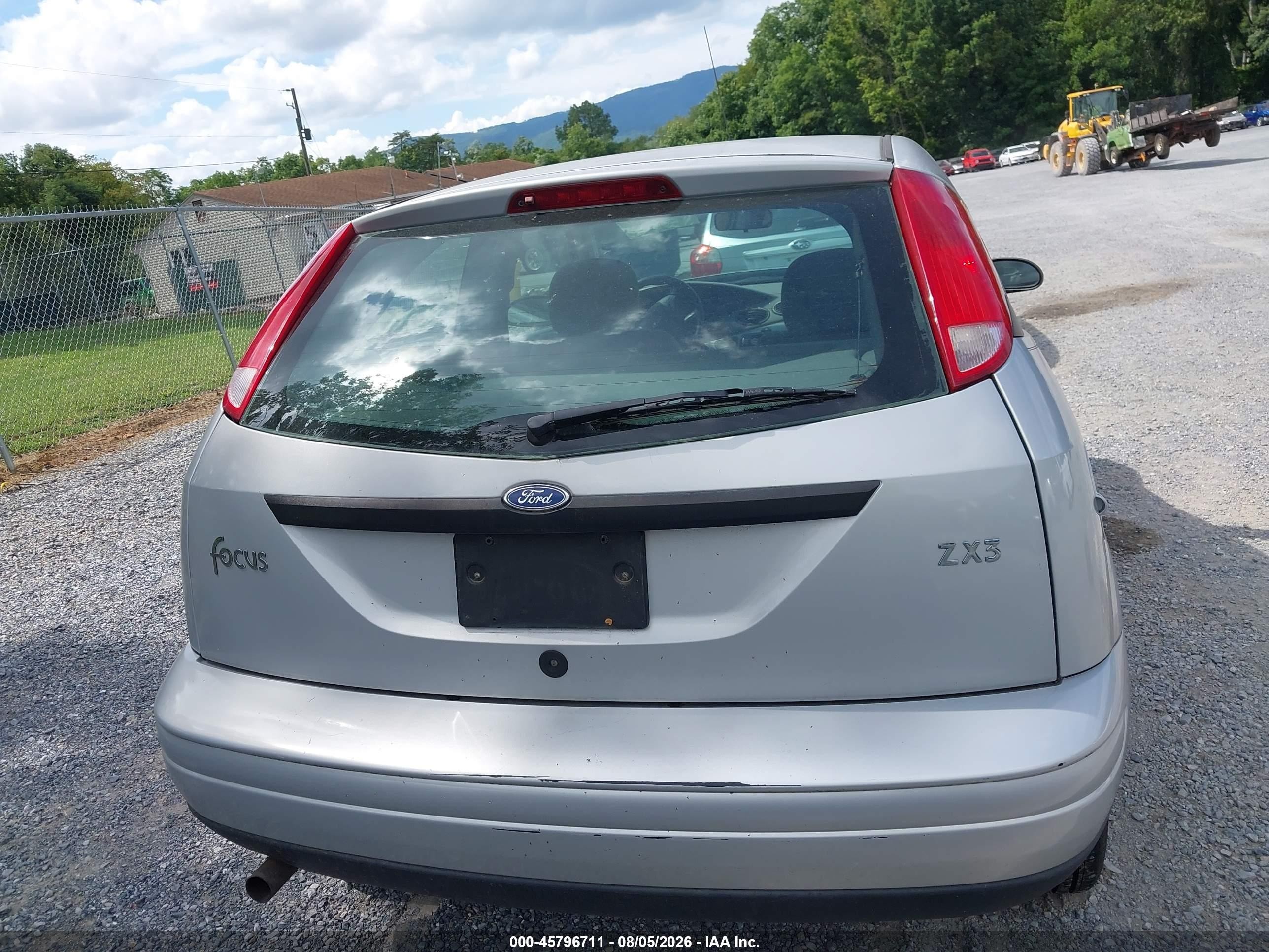 2000 Ford Focus Zx3 Silver vin: 3FAFP3139YR198630