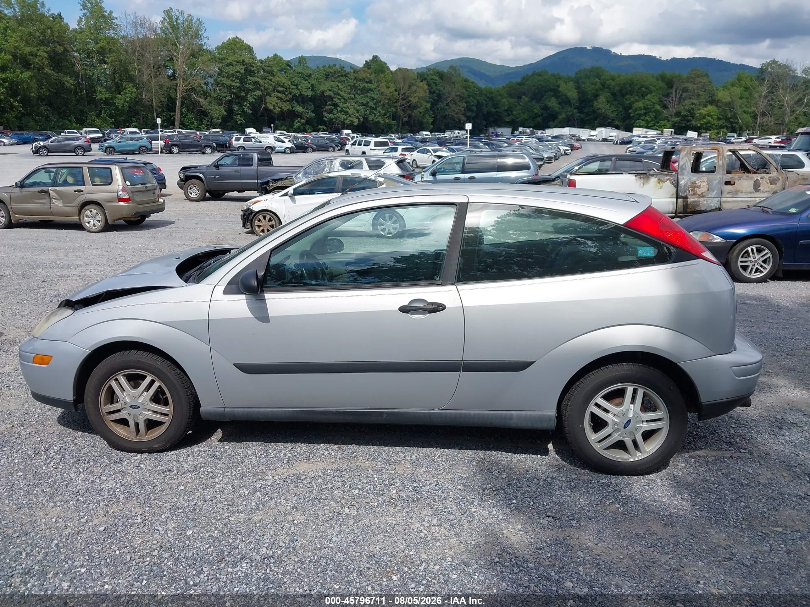 2000 Ford Focus Zx3 Silver vin: 3FAFP3139YR198630