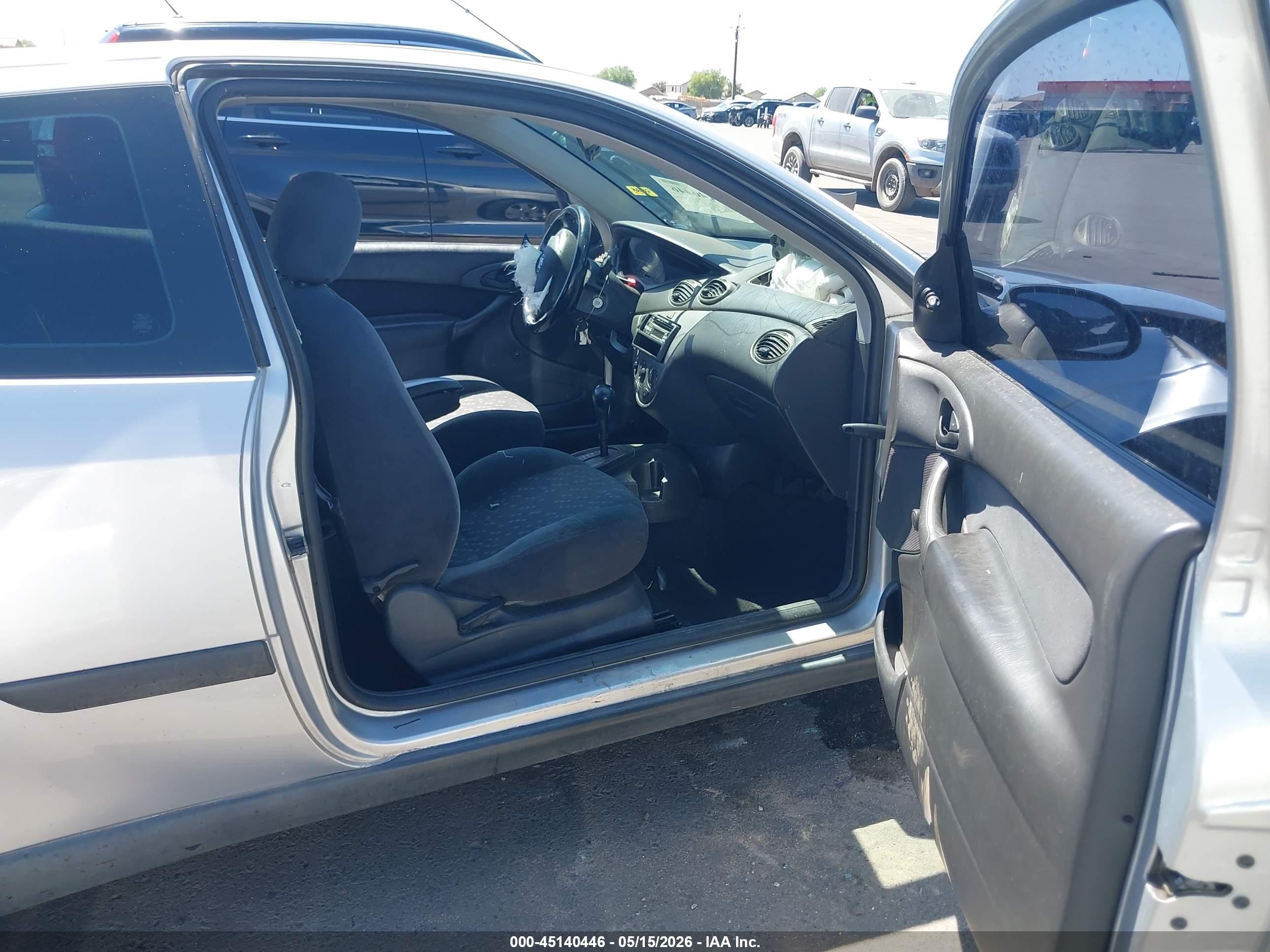 2002 Ford Focus Zx3 Silver vin: 3FAFP313X2R222540