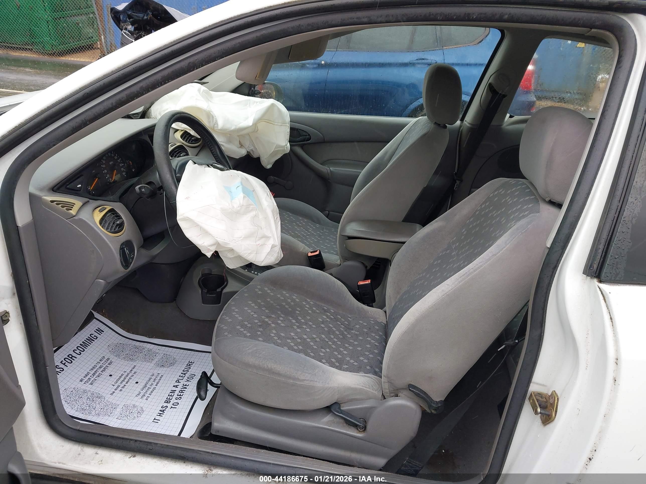 2002 Ford Focus Zx3 White vin: 3FAFP313X2R228872