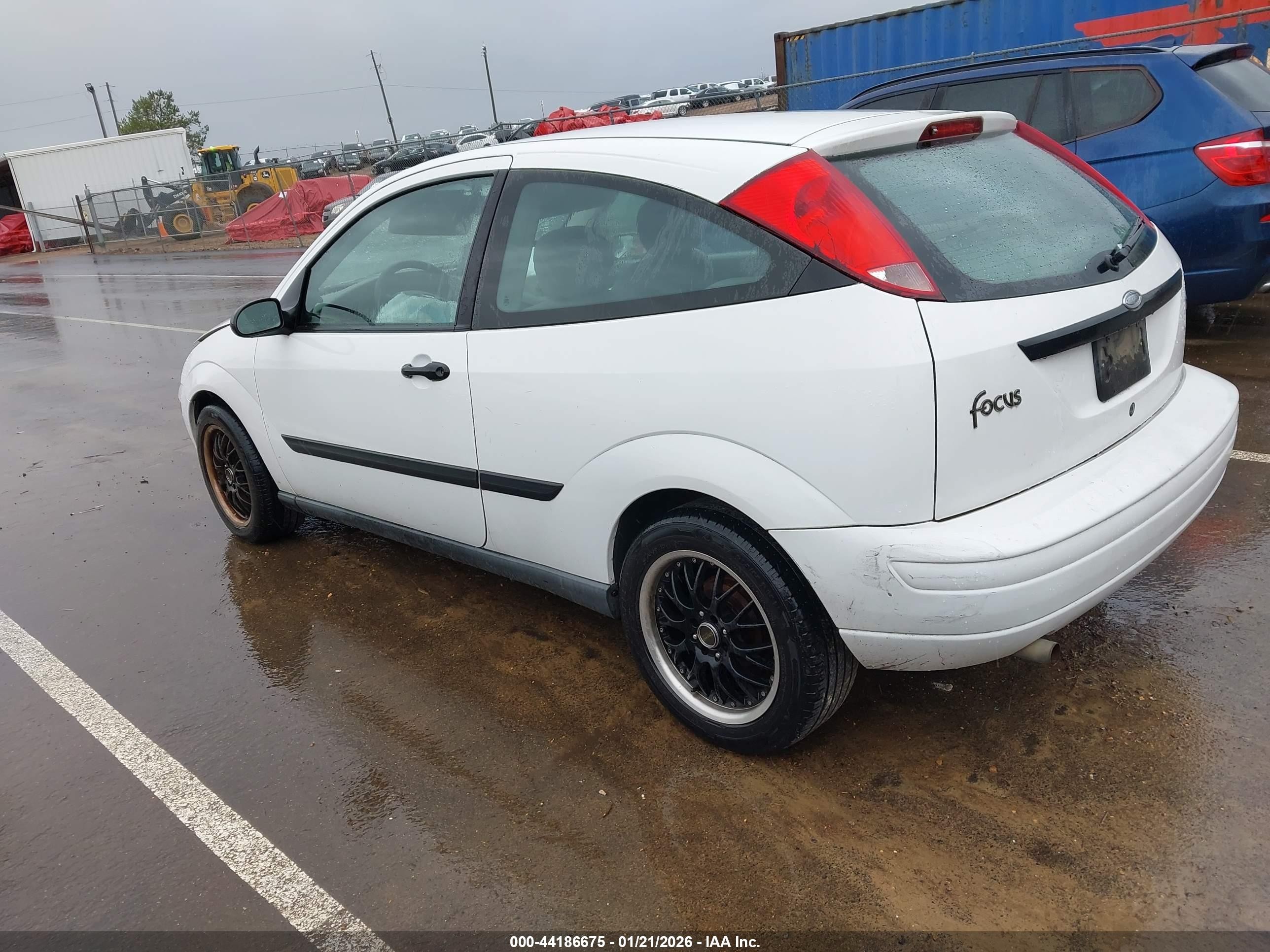 2002 Ford Focus Zx3 White vin: 3FAFP313X2R228872