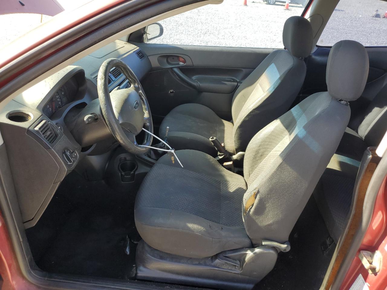 Price & History 2005 Ford Focus Zx3 2.0l 4 vin: 3FAFP31N05R136434