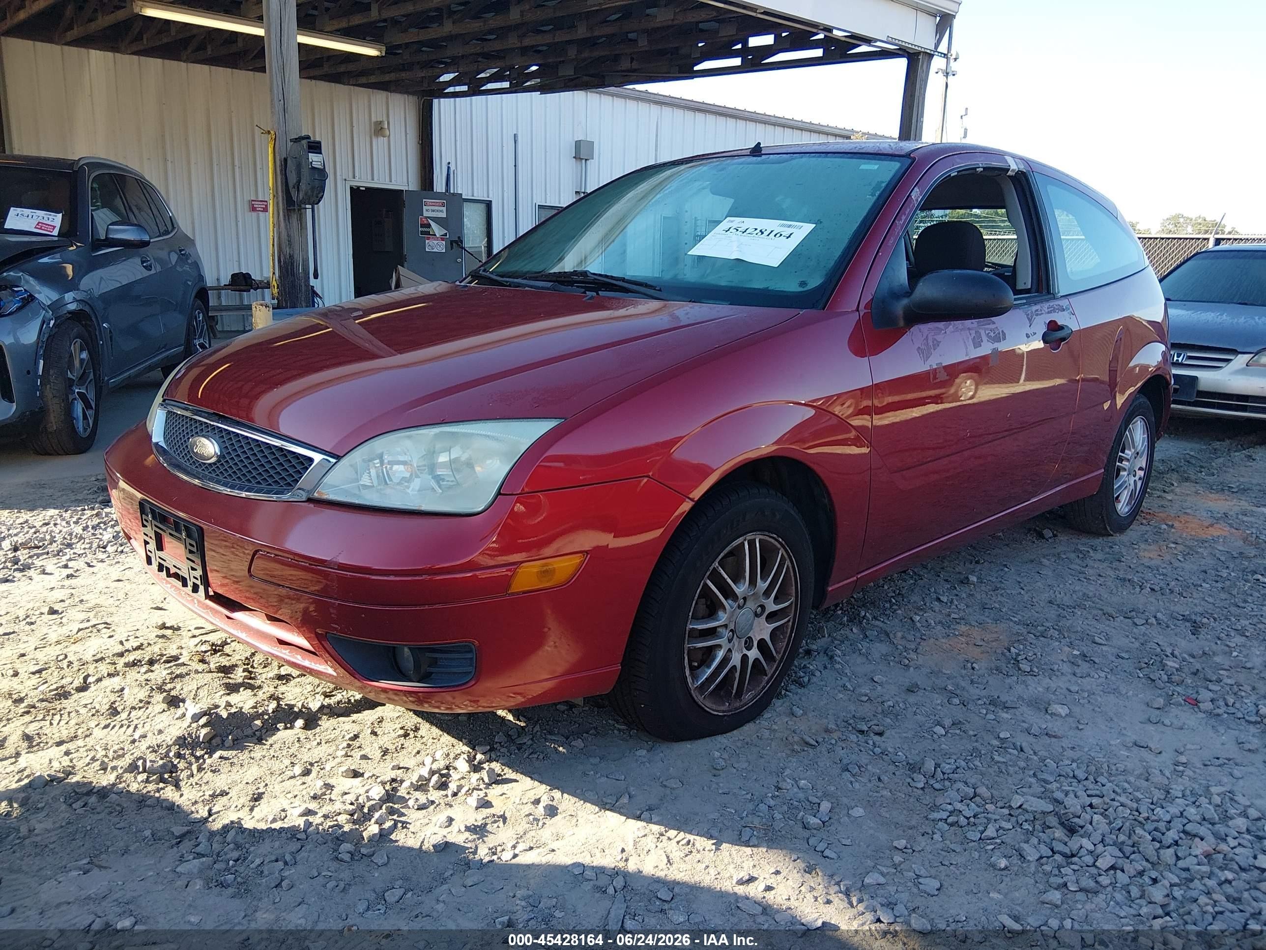 2005 Ford Focus Zx3 Red vin: 3FAFP31N15R144364
