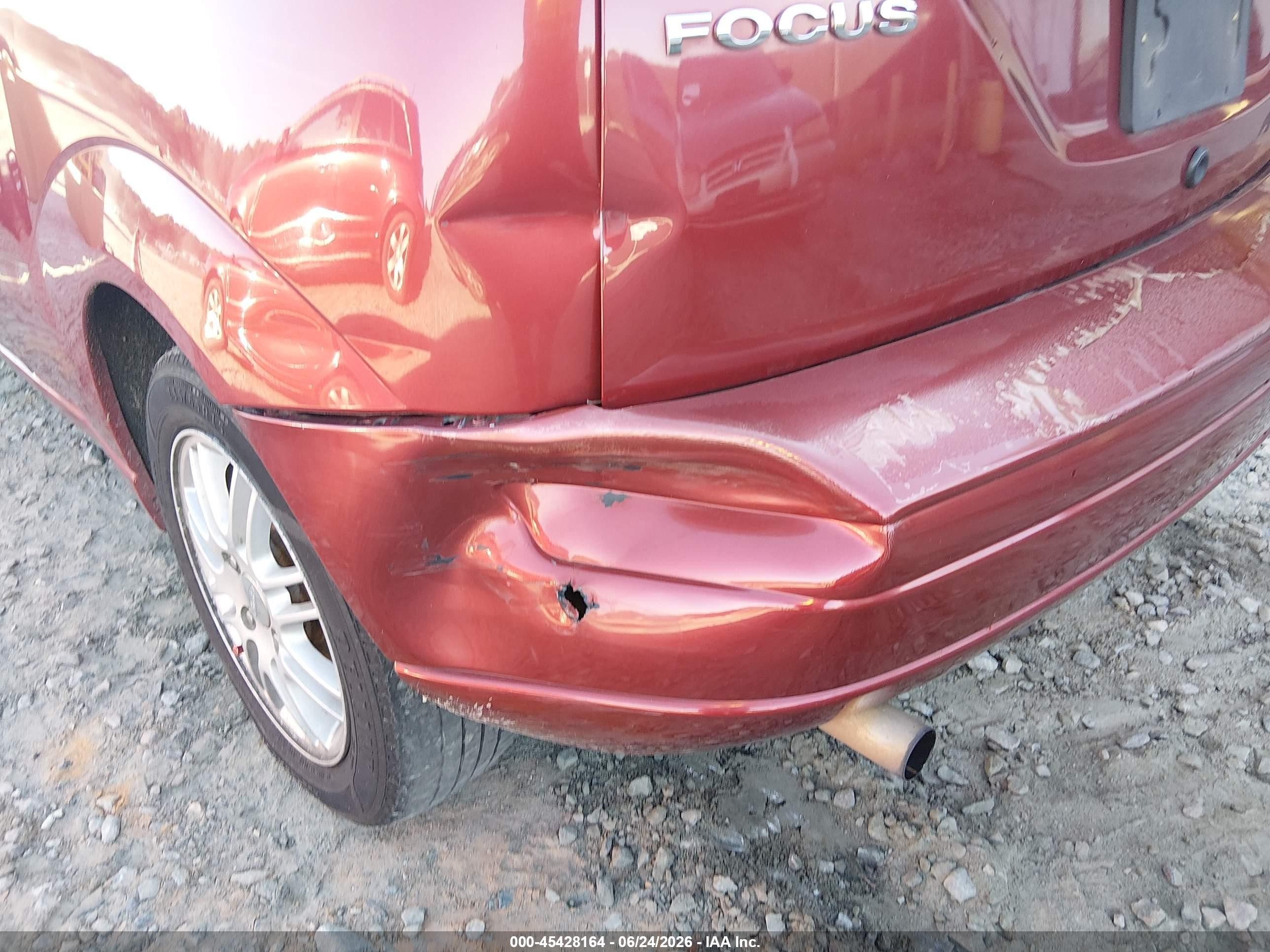 2005 Ford Focus Zx3 Red vin: 3FAFP31N15R144364