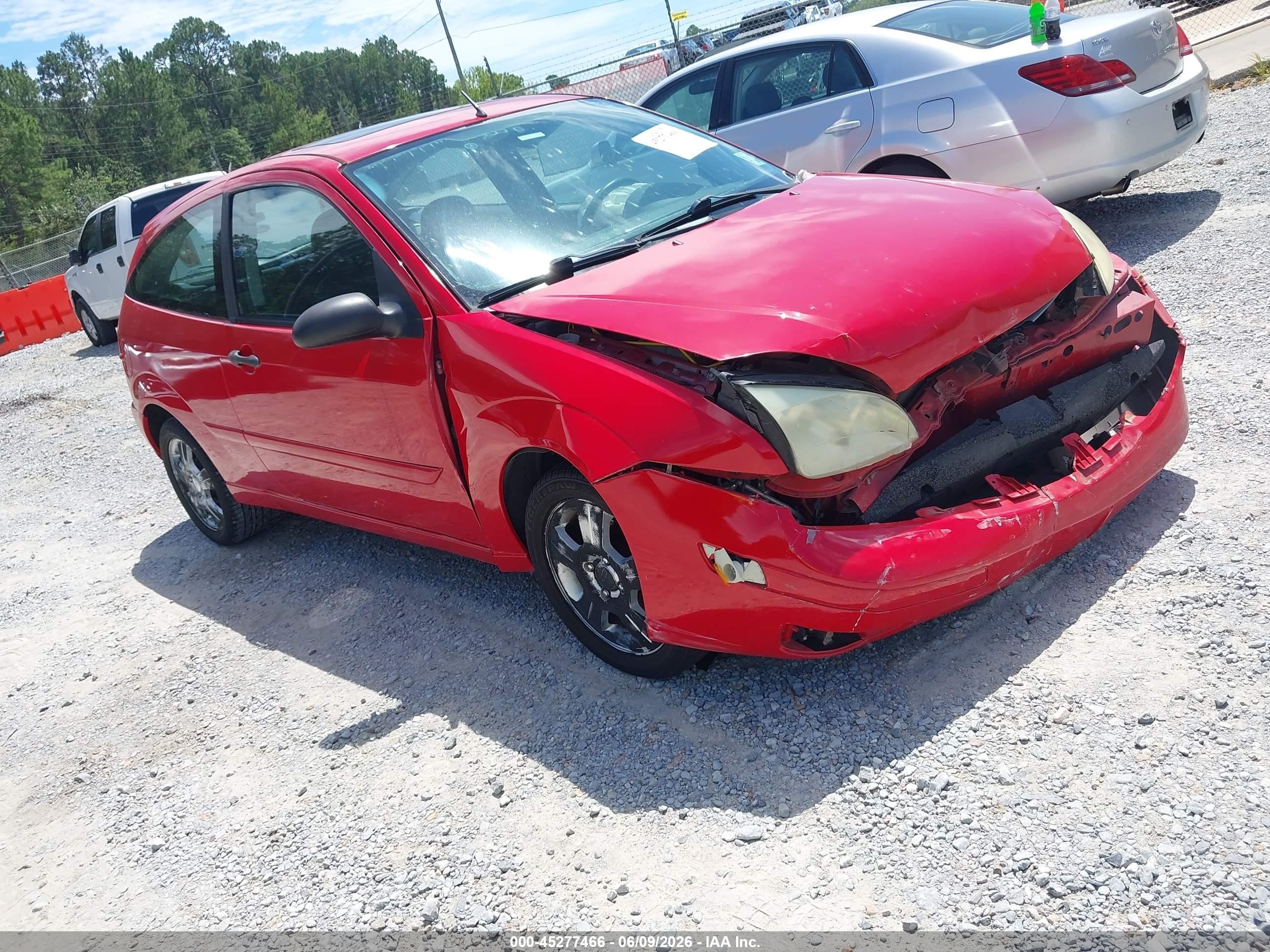 2005 Ford Focus Zx3 Red vin: 3FAFP31N25R159181