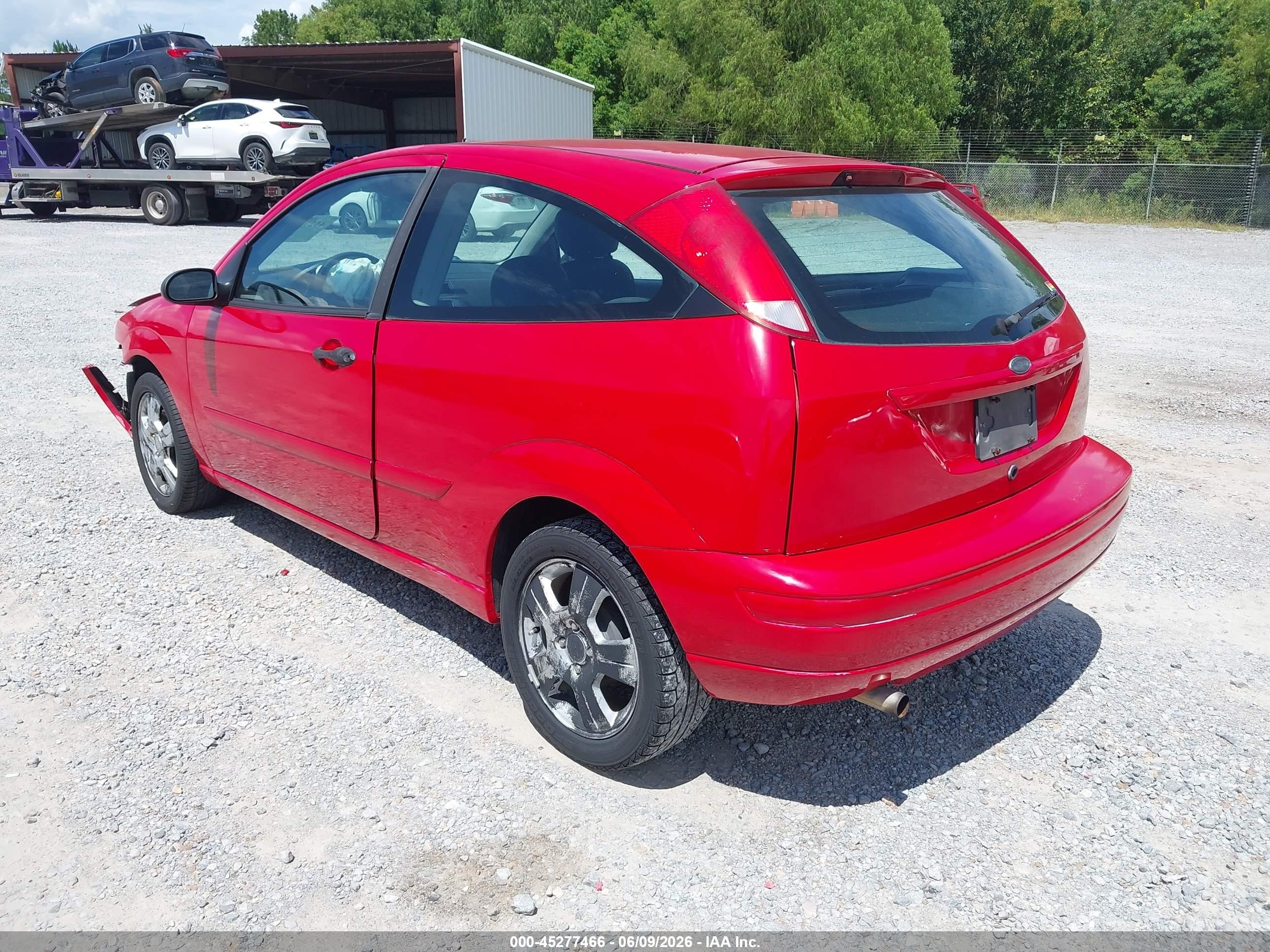 2005 Ford Focus Zx3 Red vin: 3FAFP31N25R159181