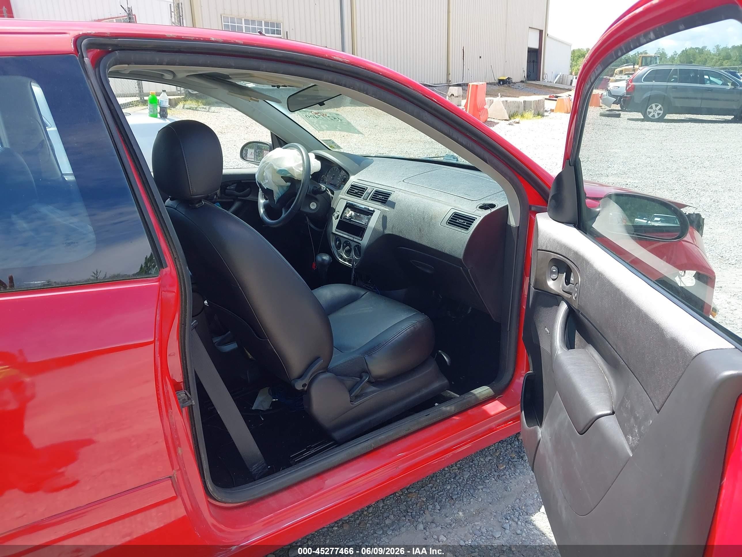 2005 Ford Focus Zx3 Red vin: 3FAFP31N25R159181