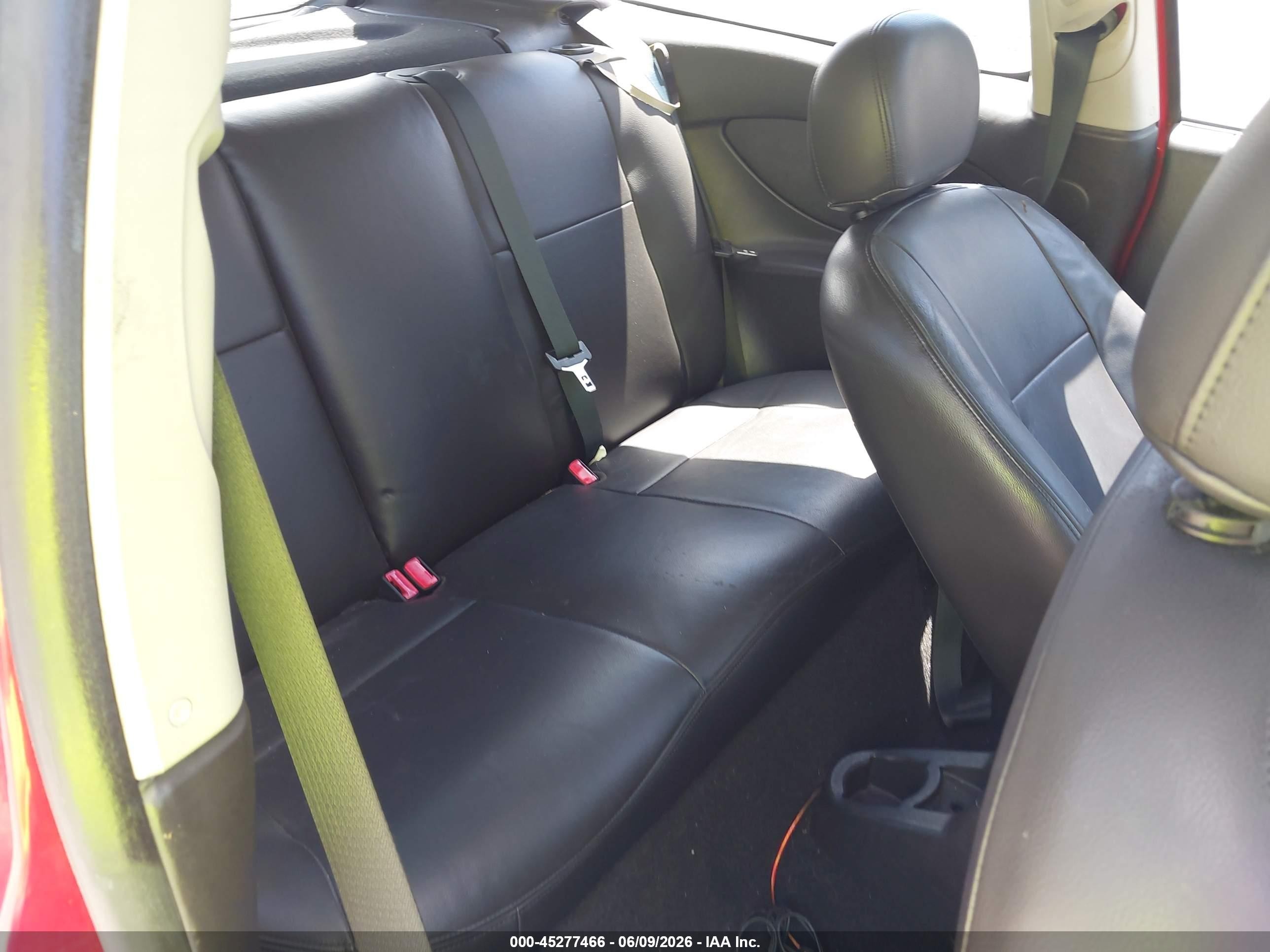 2005 Ford Focus Zx3 Red vin: 3FAFP31N25R159181