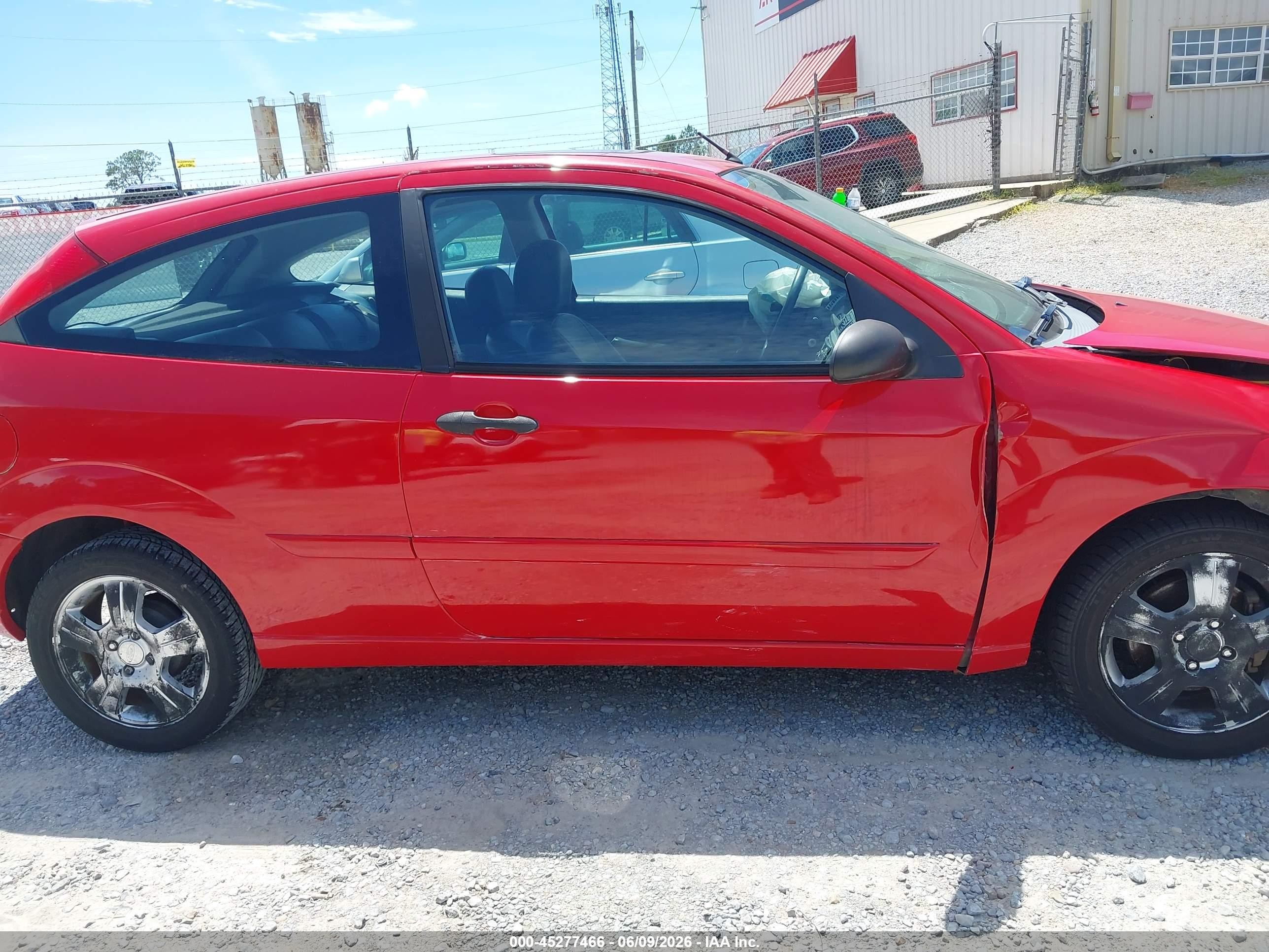 2005 Ford Focus Zx3 Red vin: 3FAFP31N25R159181