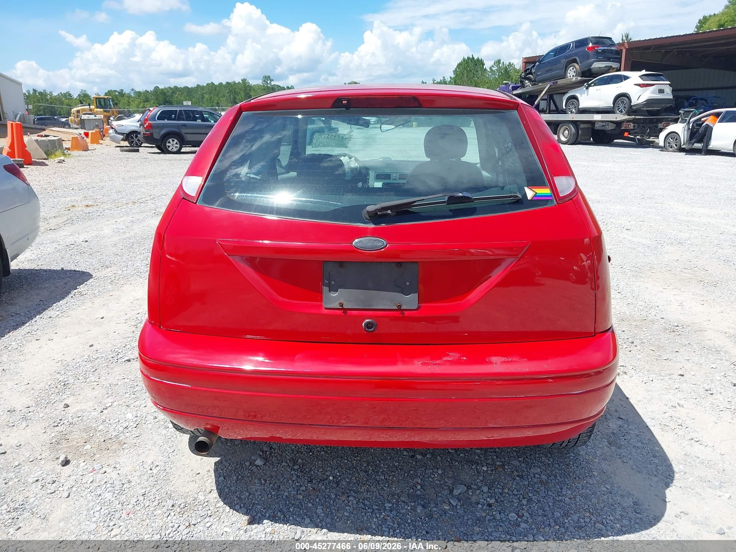 2005 Ford Focus Zx3 Red vin: 3FAFP31N25R159181