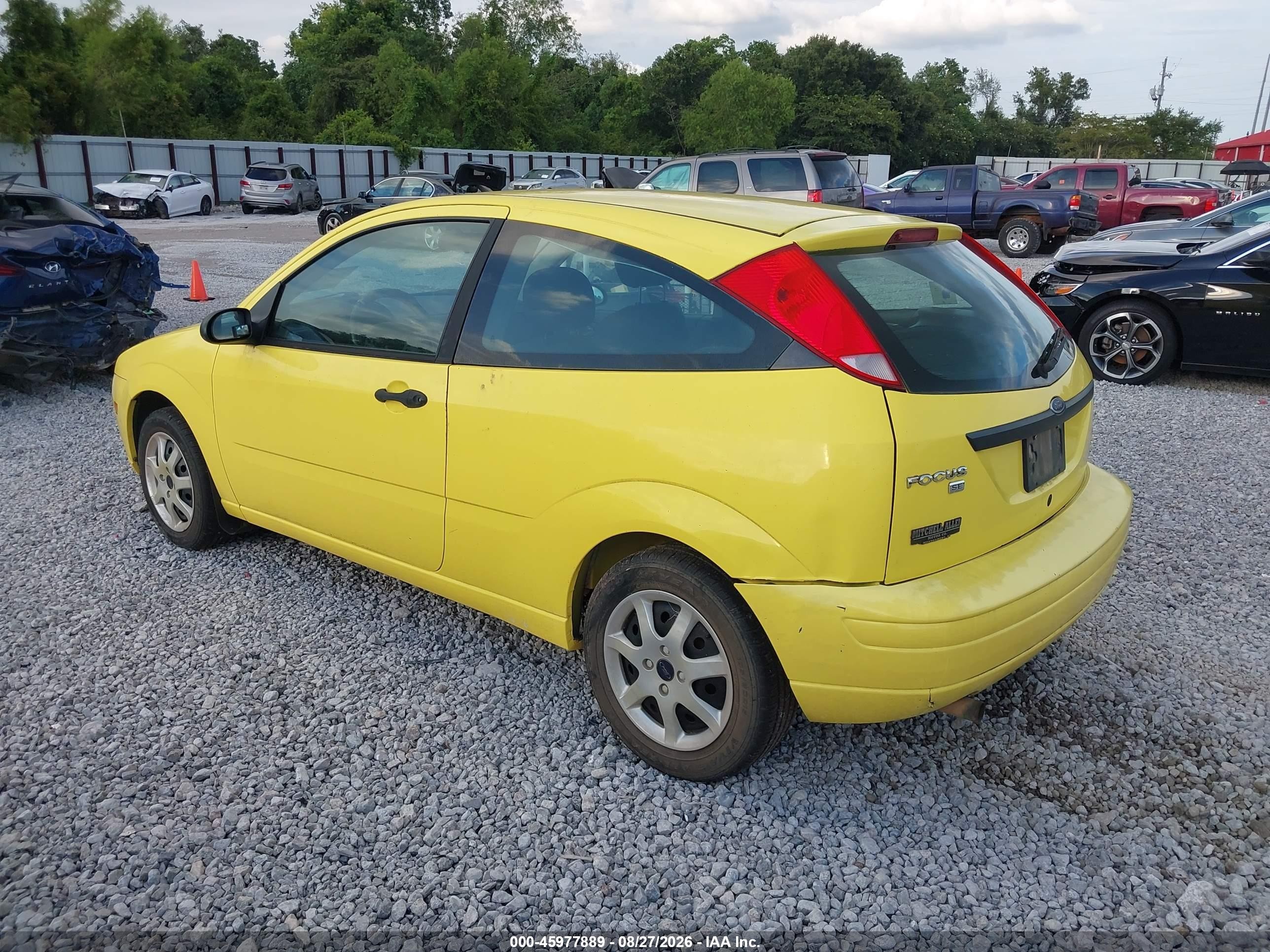 2005 Ford Focus Zx3 Yellow vin: 3FAFP31N35R112371