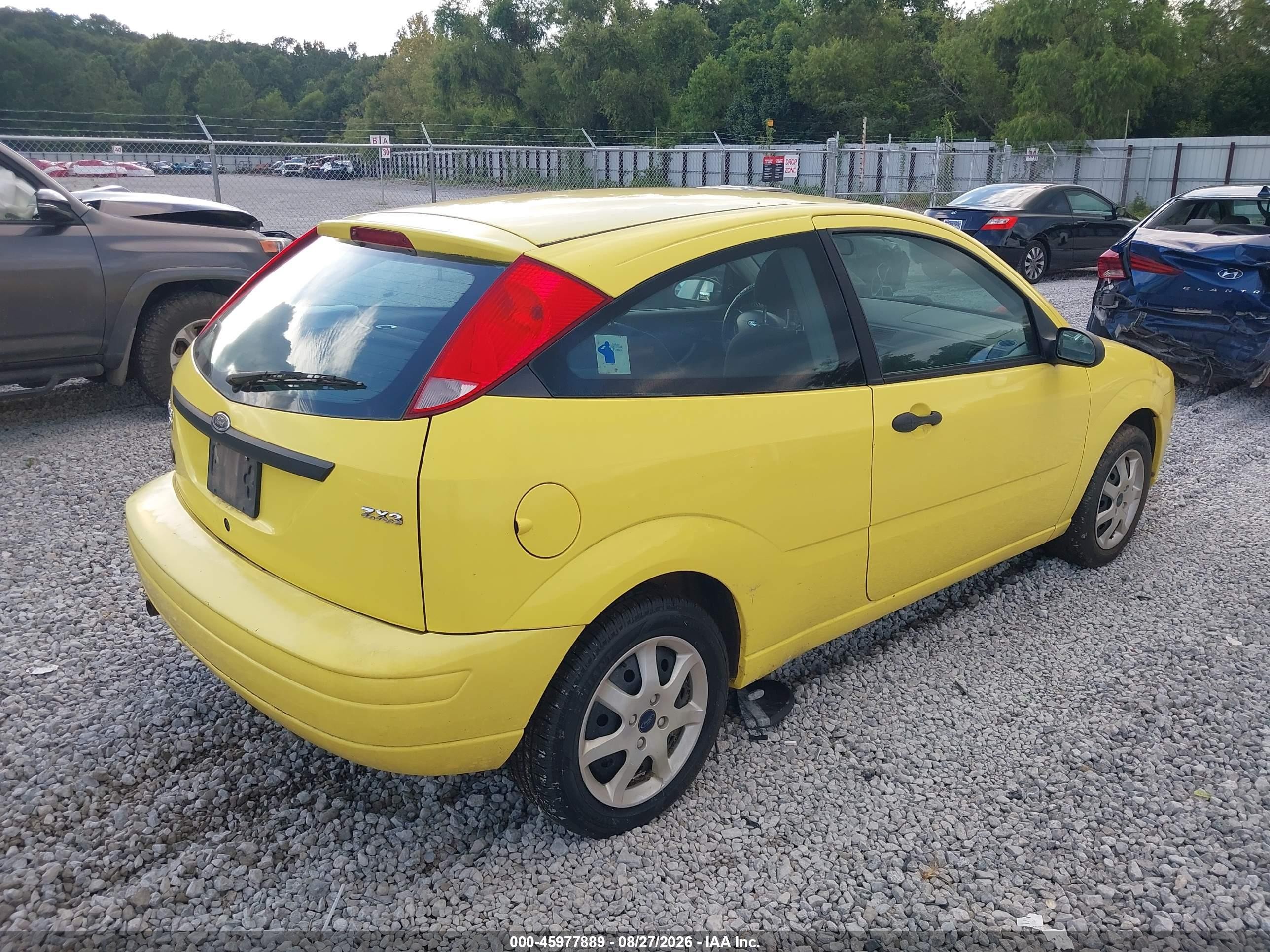 2005 Ford Focus Zx3 Yellow vin: 3FAFP31N35R112371