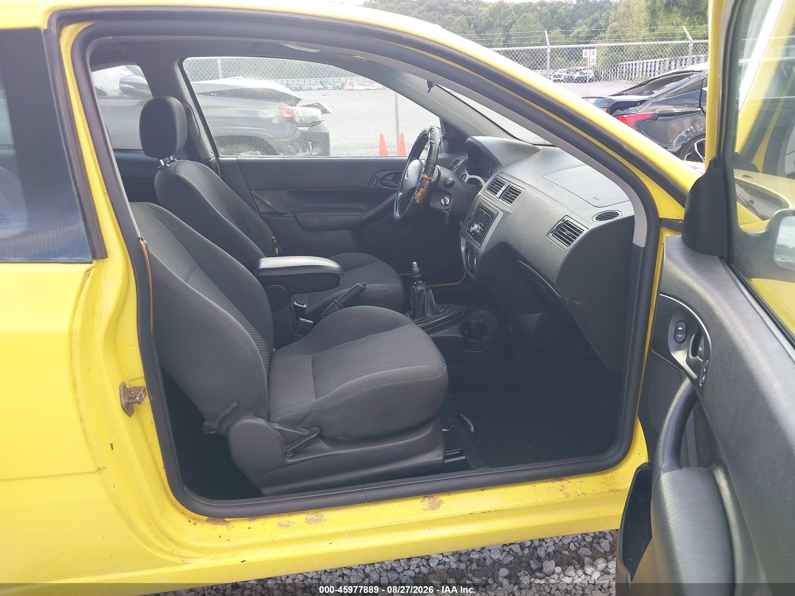 2005 Ford Focus Zx3 Yellow vin: 3FAFP31N35R112371