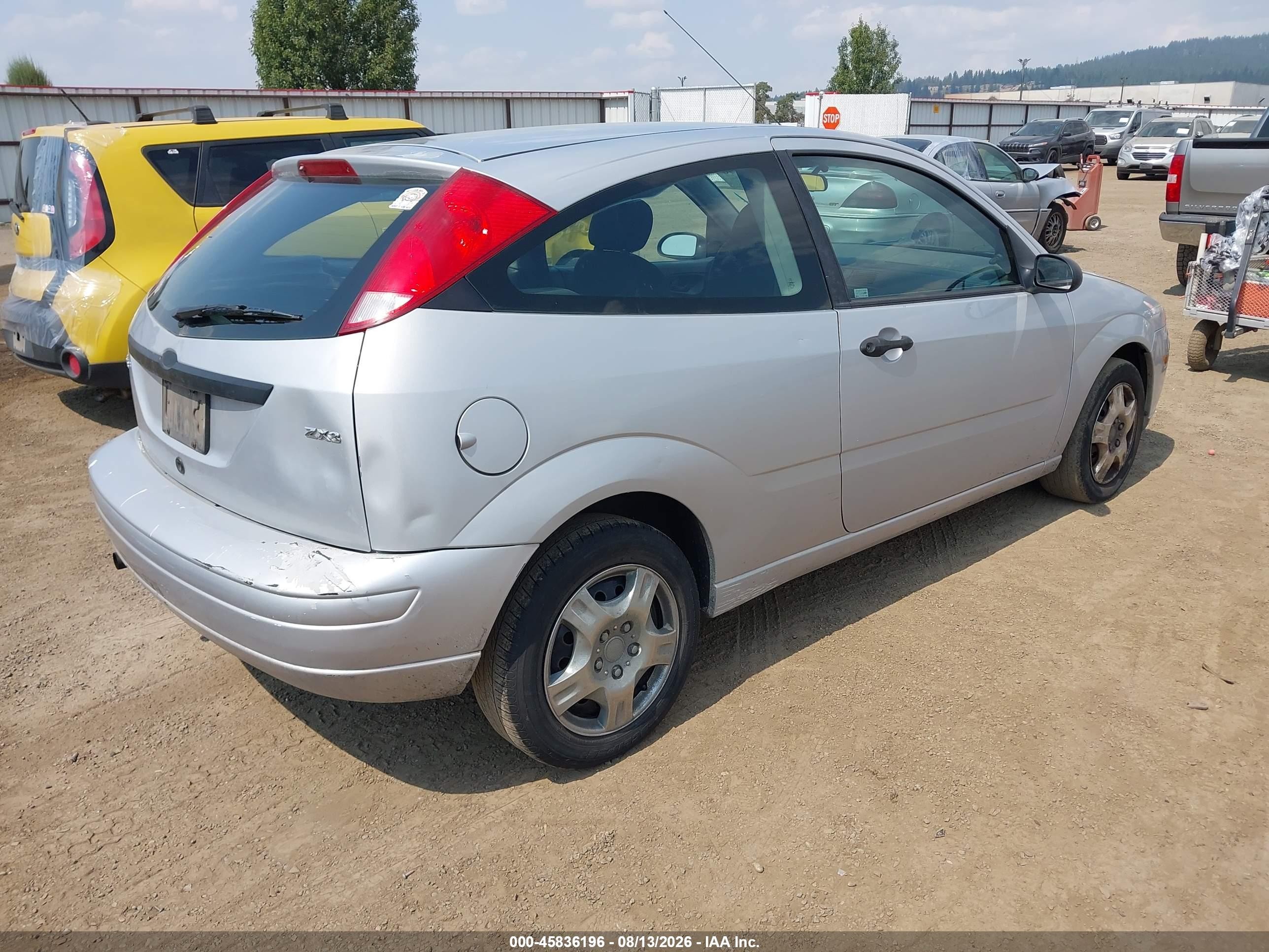 2005 Ford Focus Zx3 Silver vin: 3FAFP31N35R148948