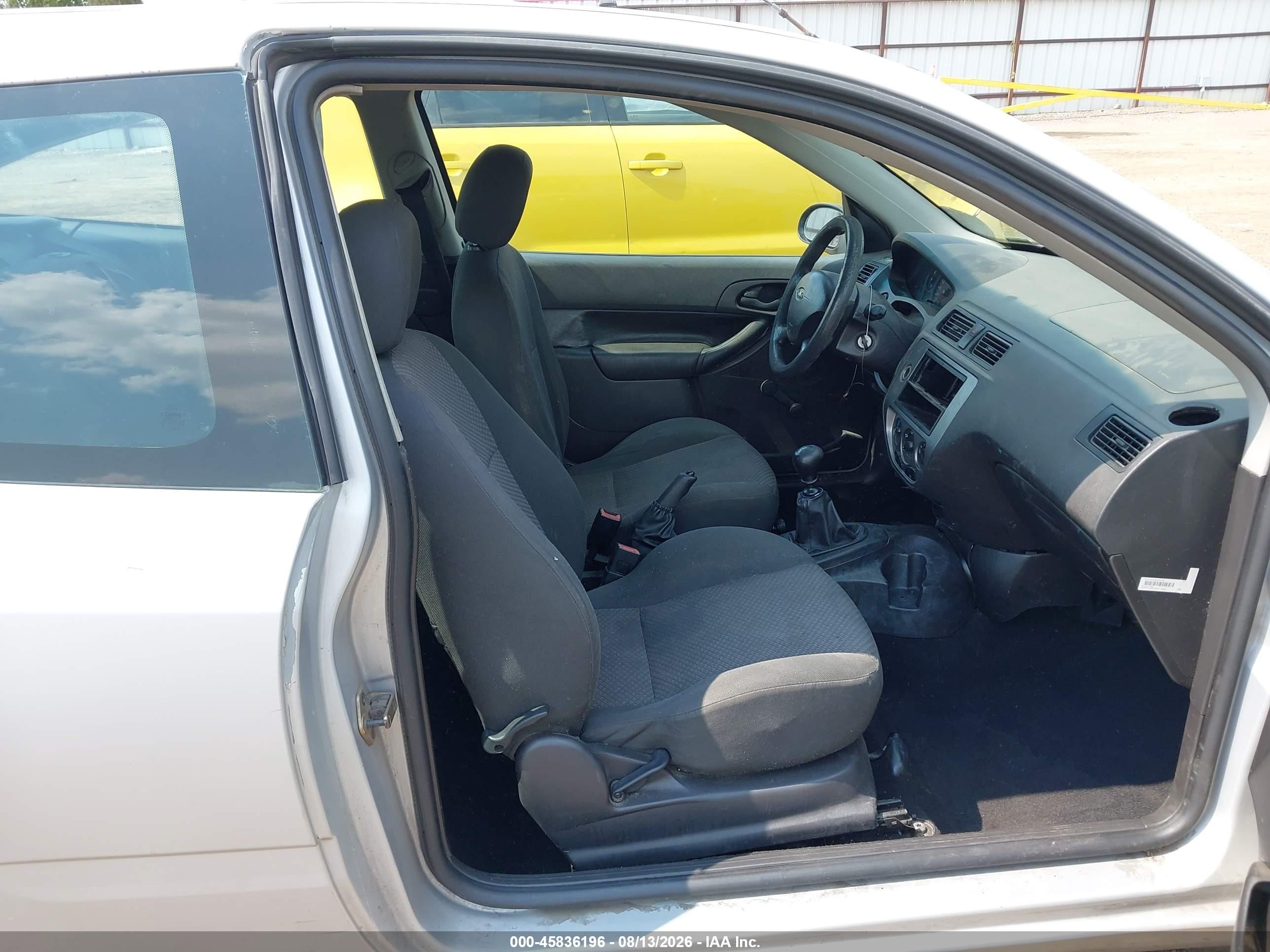 2005 Ford Focus Zx3 Silver vin: 3FAFP31N35R148948
