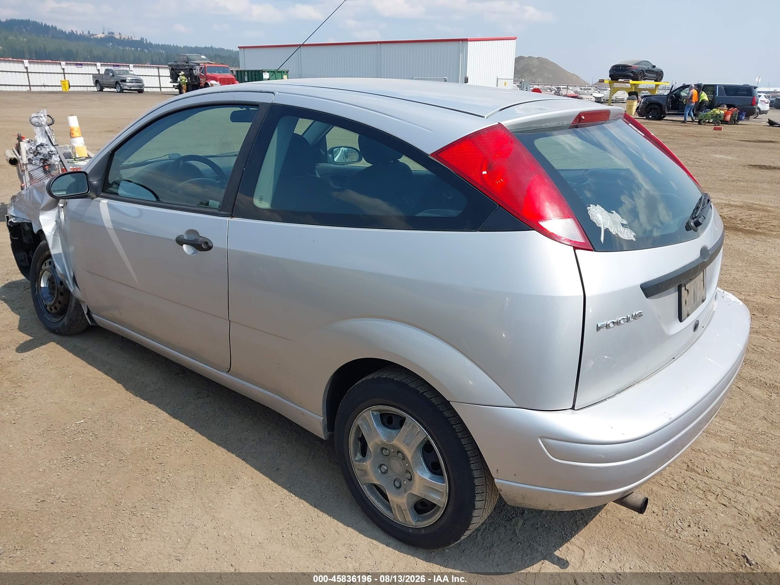 2005 Ford Focus Zx3 Silver vin: 3FAFP31N35R148948