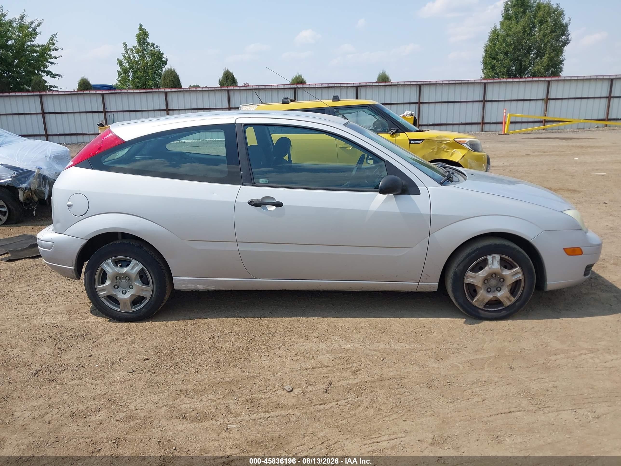 2005 Ford Focus Zx3 Silver vin: 3FAFP31N35R148948