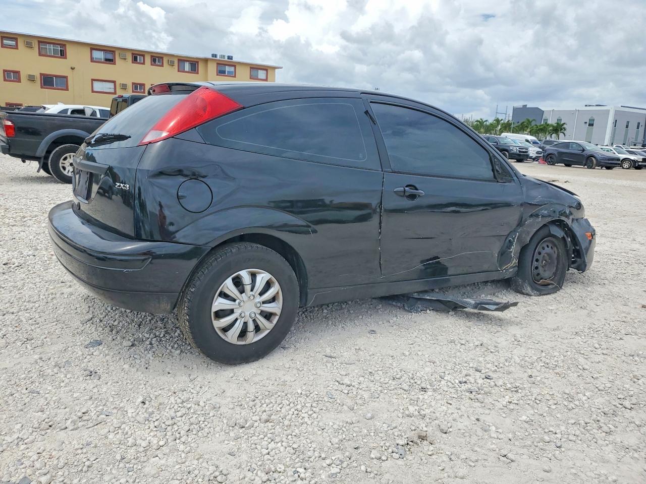 2005 Ford Focus Zx3 Black vin: 3FAFP31N45R156332