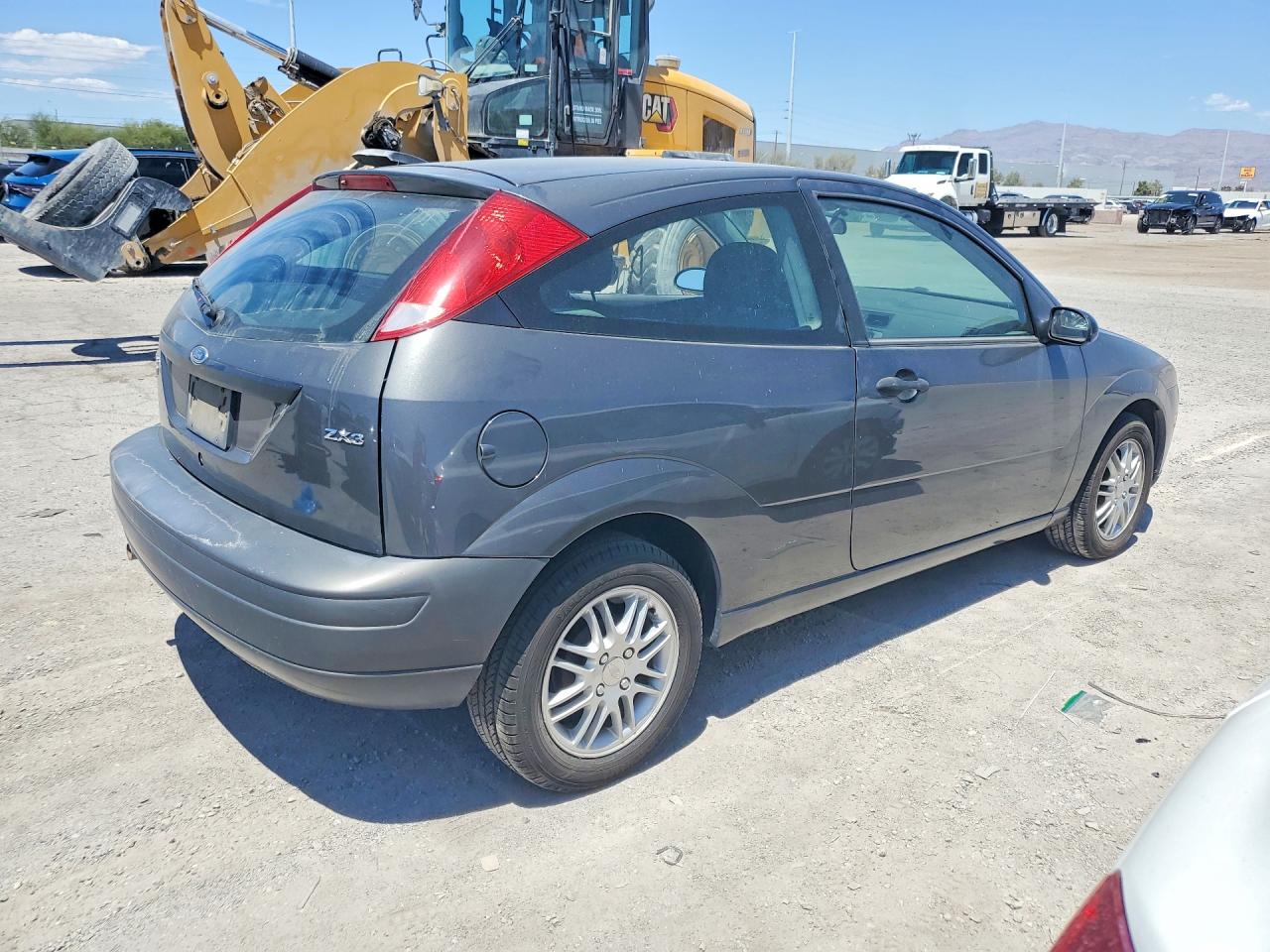 2005 Ford Focus Zx3 Charcoal vin: 3FAFP31N55R105096