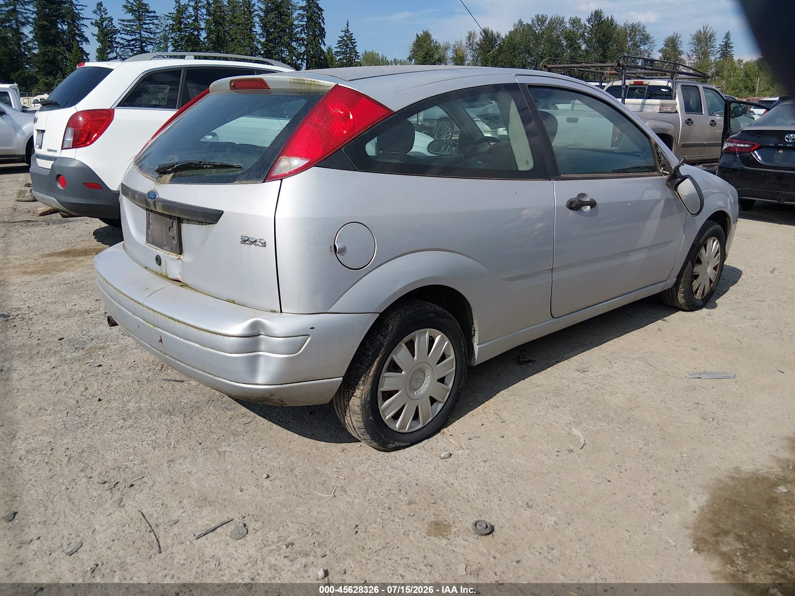 2005 Ford Focus Zx3 Silver vin: 3FAFP31N55R121735