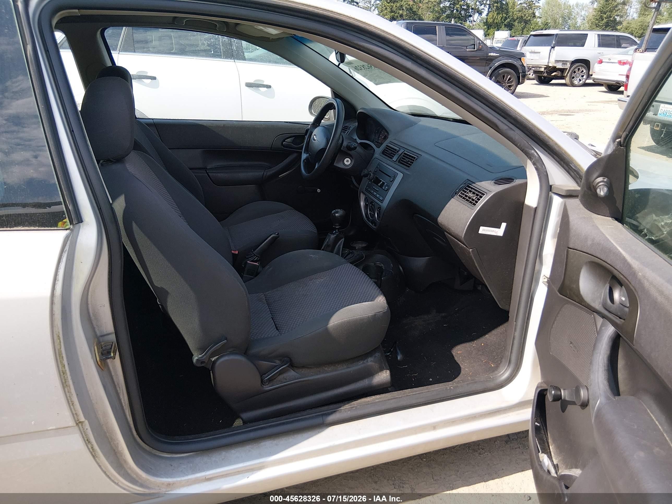 2005 Ford Focus Zx3 Silver vin: 3FAFP31N55R121735