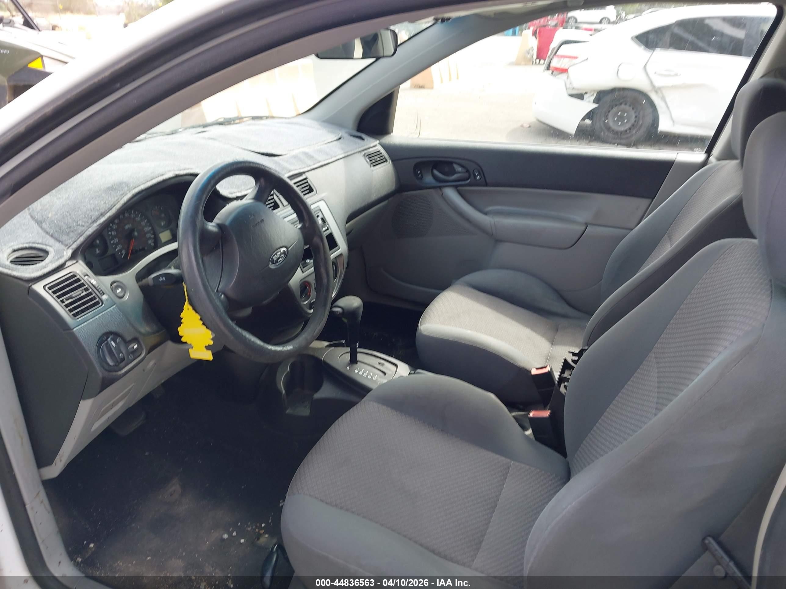2005 Ford Focus Zx3 White vin: 3FAFP31N65R117810