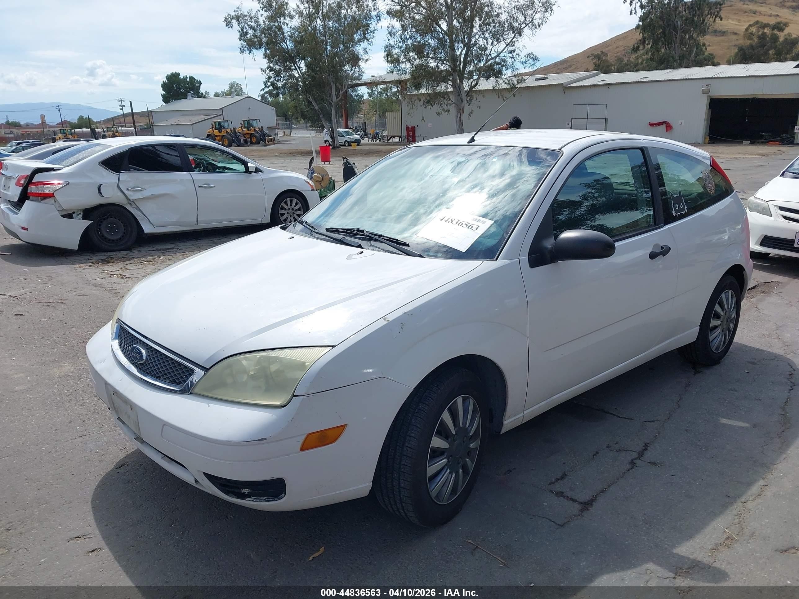 2005 Ford Focus Zx3 White vin: 3FAFP31N65R117810