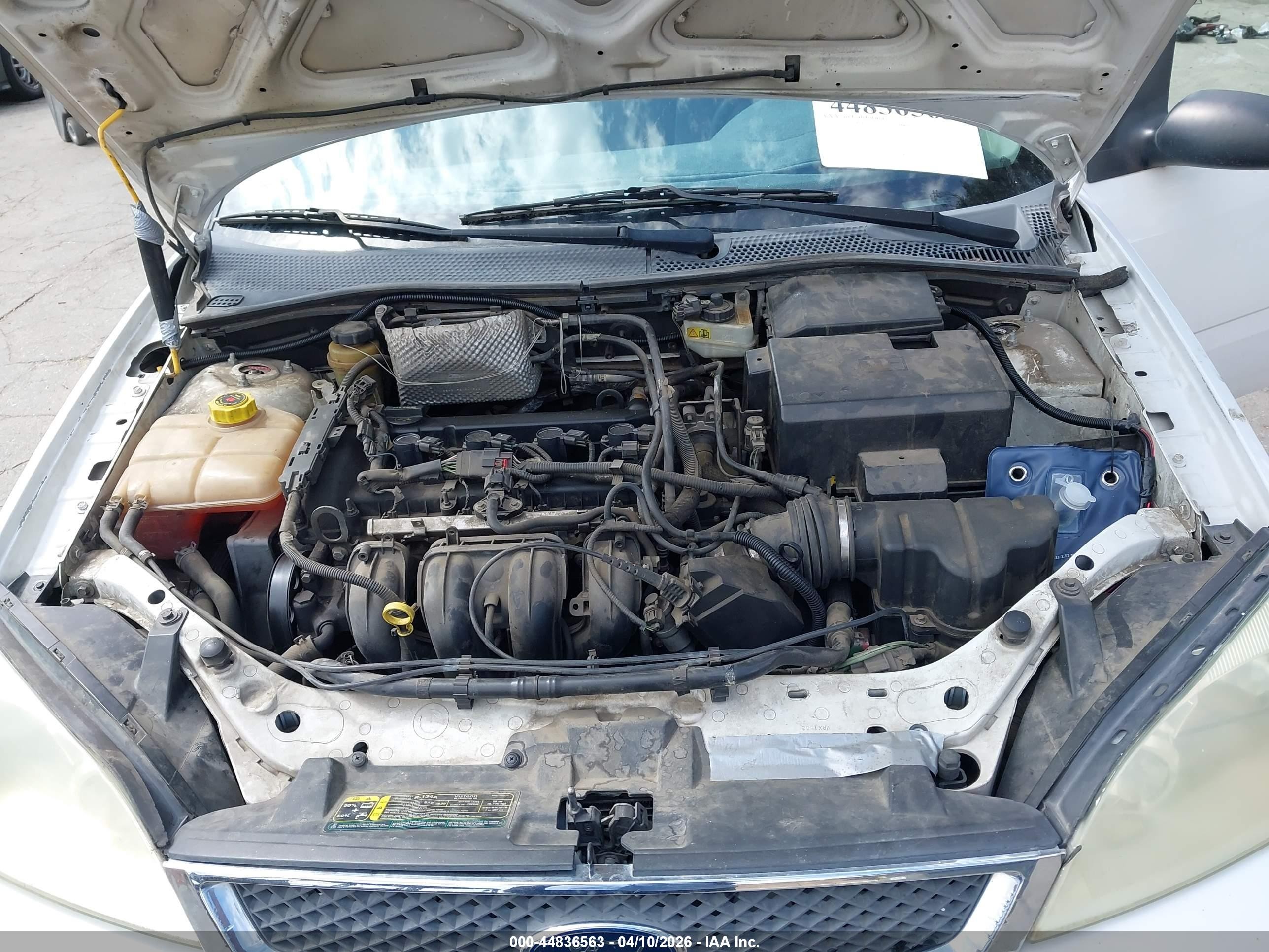 2005 Ford Focus Zx3 White vin: 3FAFP31N65R117810
