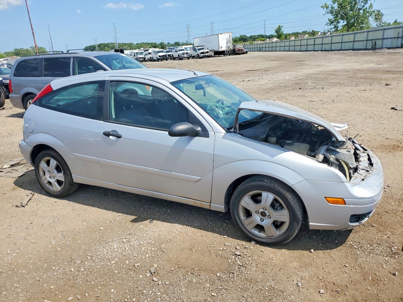 2005 Ford Focus Zx3 Silver vin: 3FAFP31N85R136696