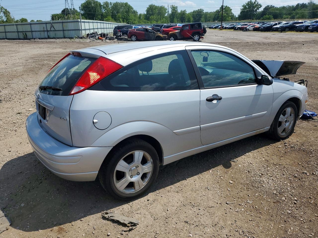 2005 Ford Focus Zx3 Silver vin: 3FAFP31N85R136696