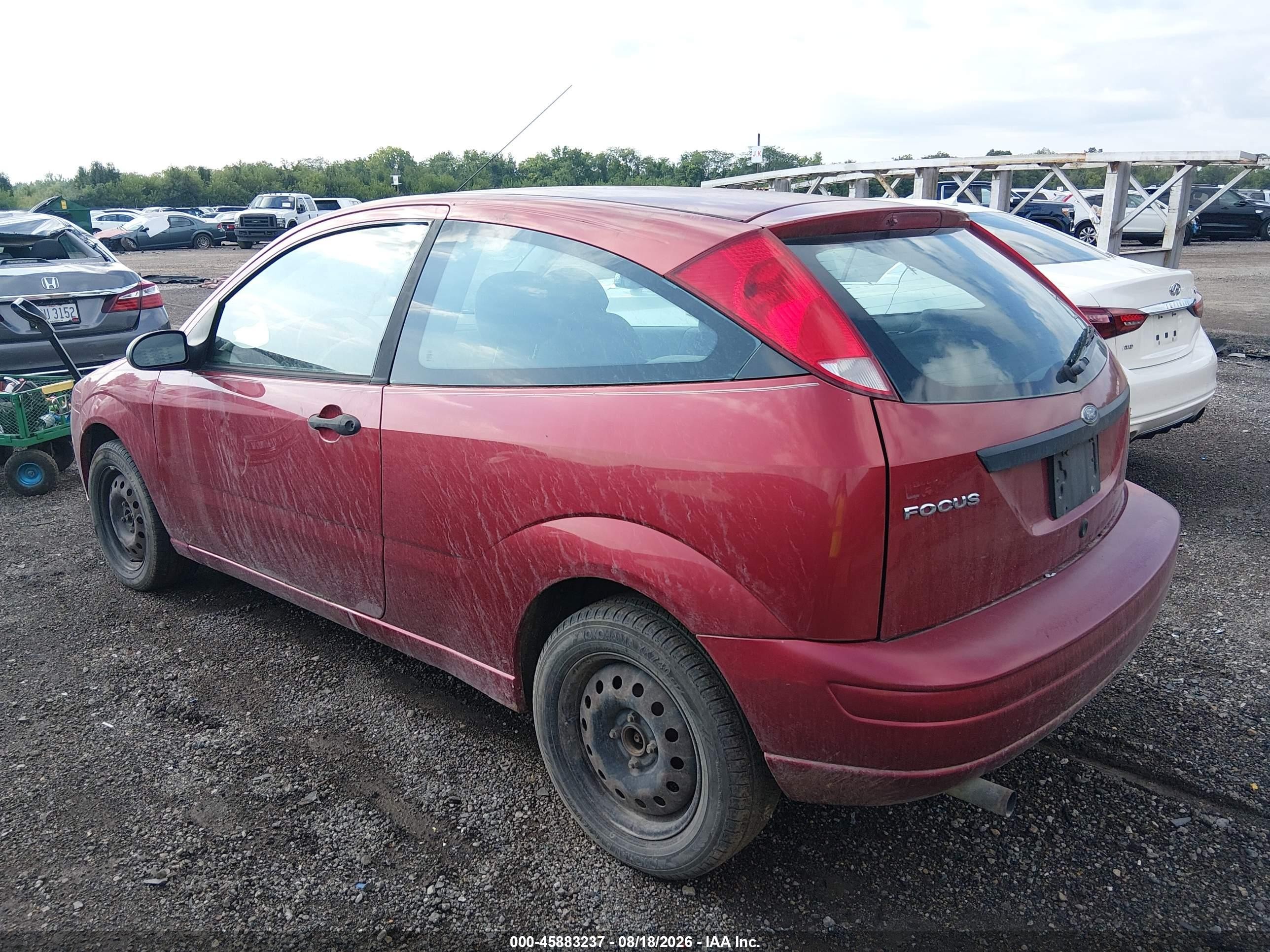 2005 Ford Focus Zx3 Red vin: 3FAFP31N95R124301