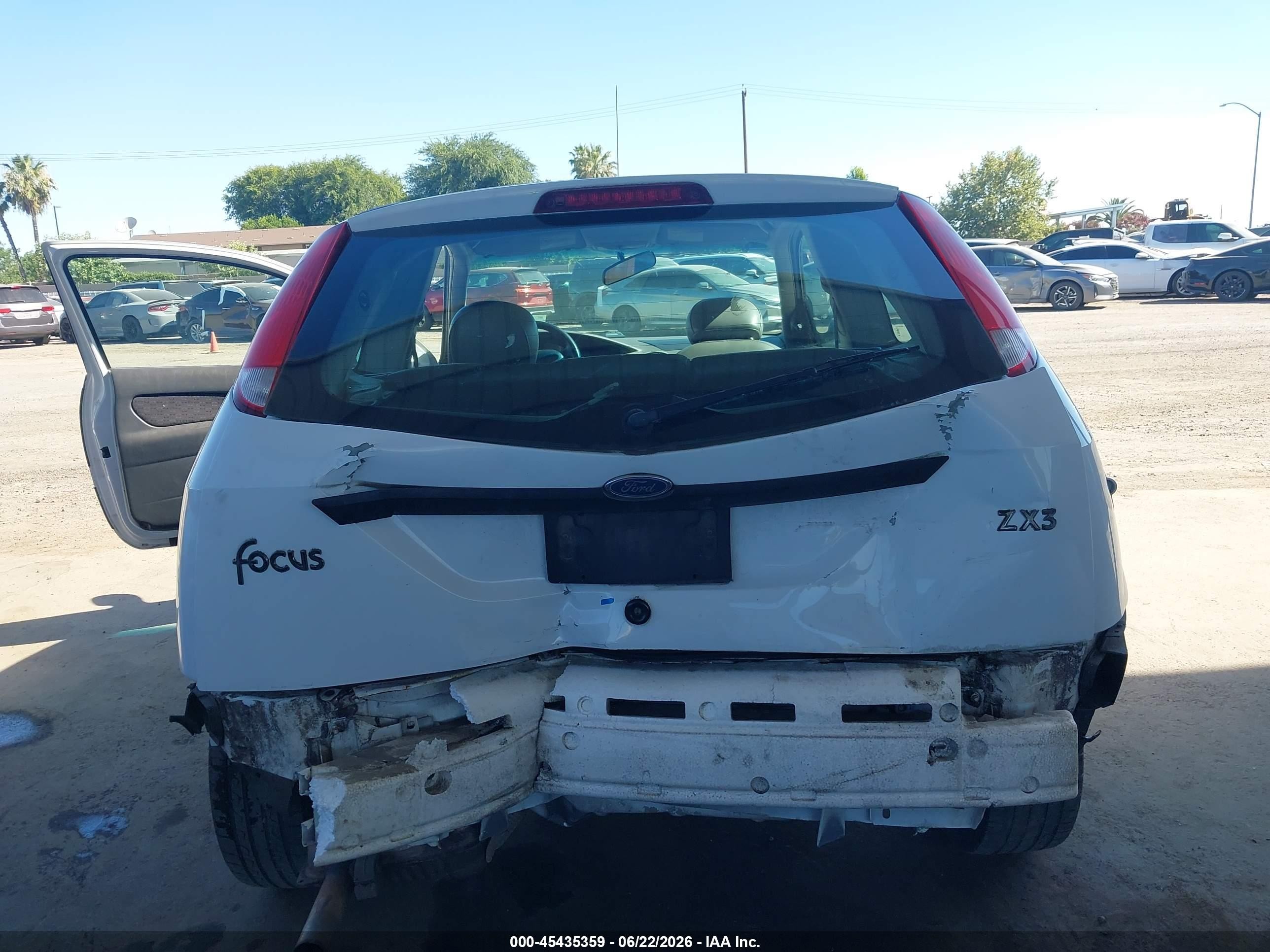 2003 Ford Focus Zx3 White vin: 3FAFP31Z43R159263