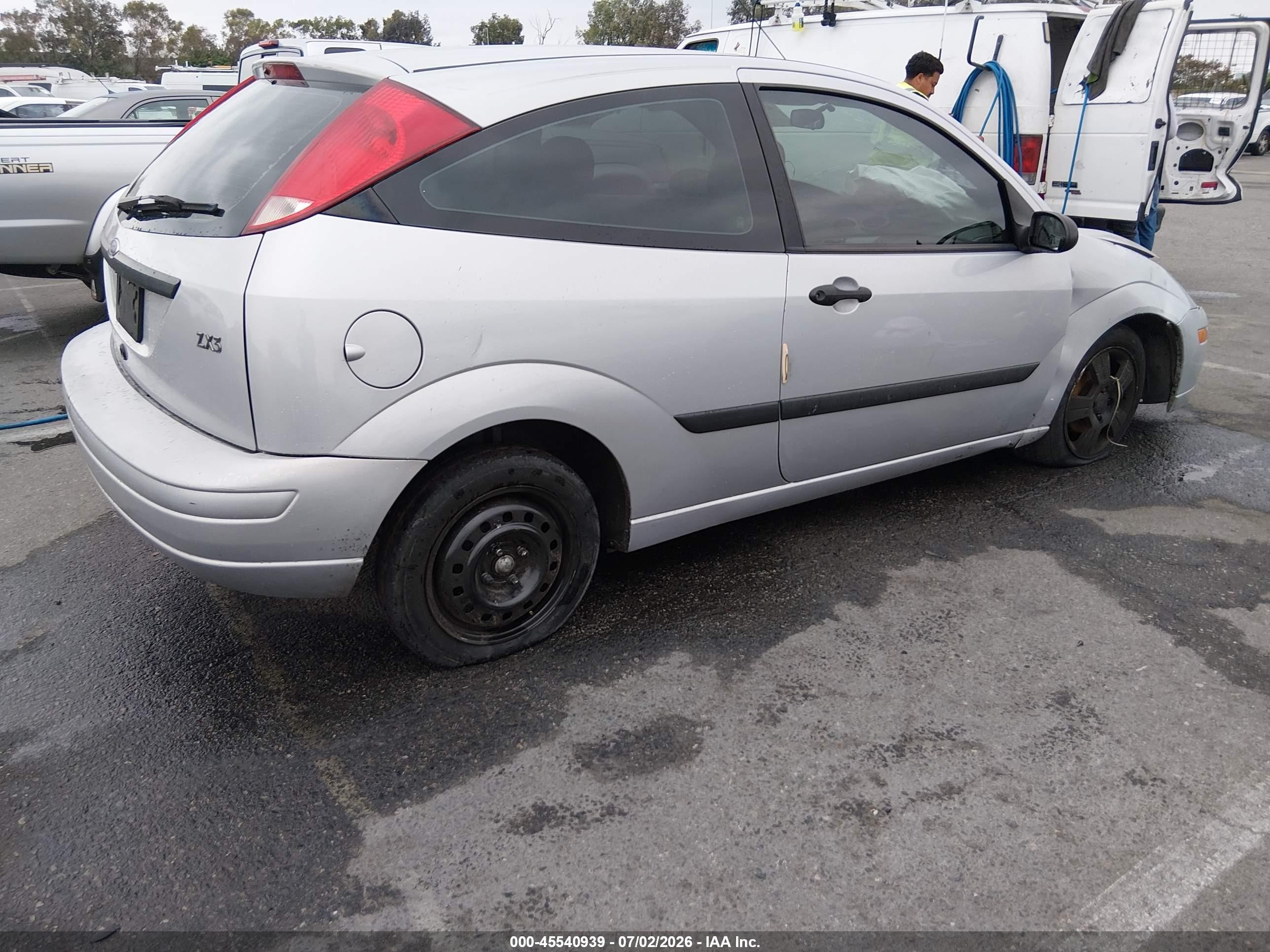 2003 Ford Focus Zx3 Silver vin: 3FAFP31Z93R141633